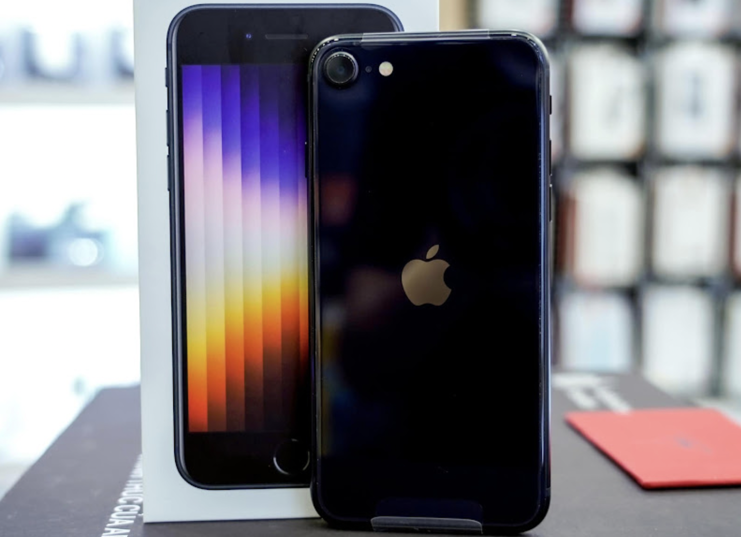 Giá bán iPhone SE 2020 rẻ không tưởng chỉ từ 10 triệu
