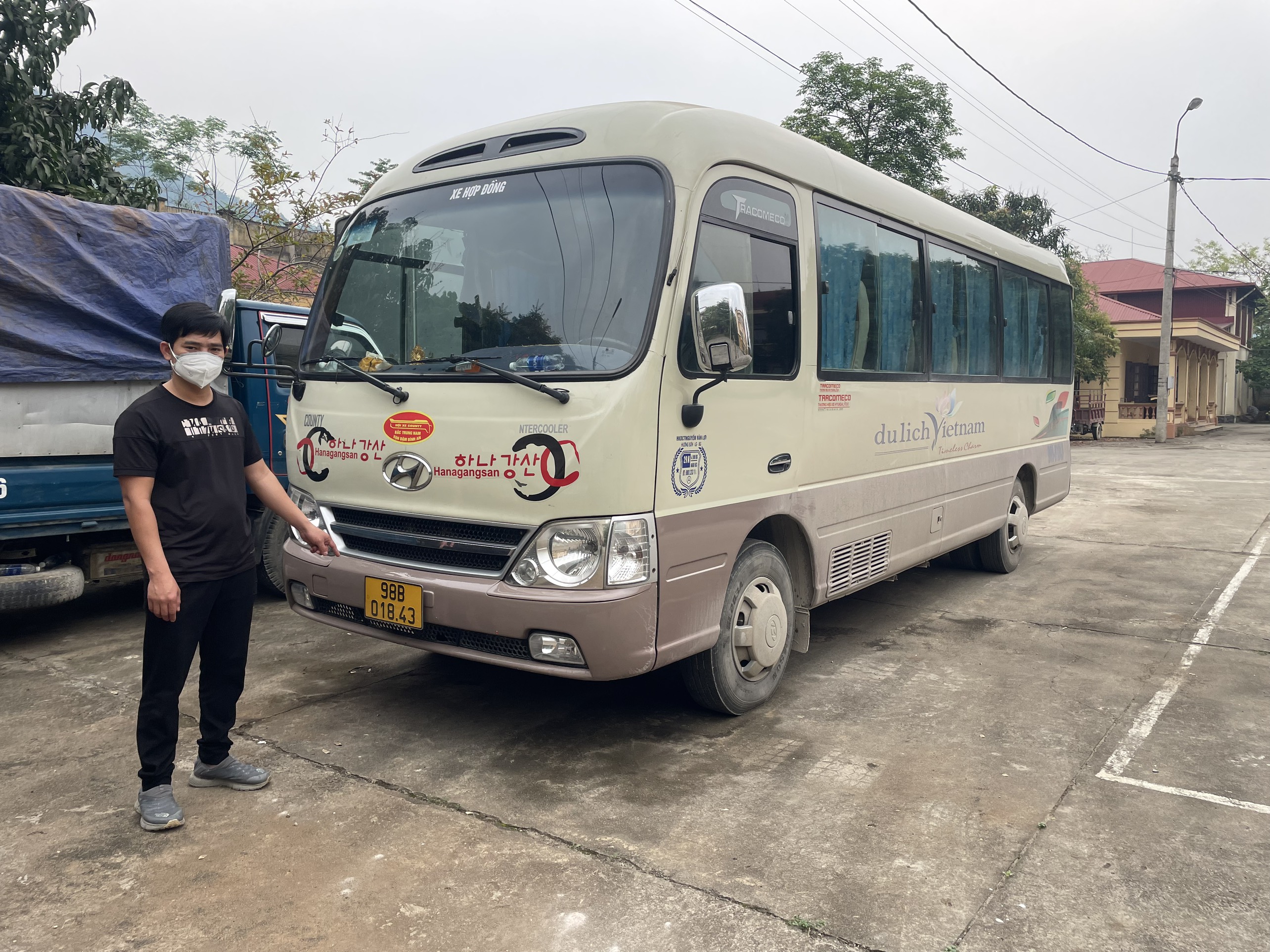 Thiếu chặt chẽ trong quản lý xe biển trắng chở khách  Đăng trên báo Bắc  Giang