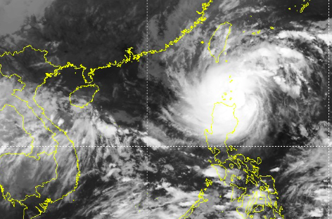 Bão Nesat: Chào mừng đến với cơn bão Nesat! Hình ảnh này sẽ đưa bạn đến thời điểm kinh hoàng nhất trong lịch sử của một trận bão trên biển.