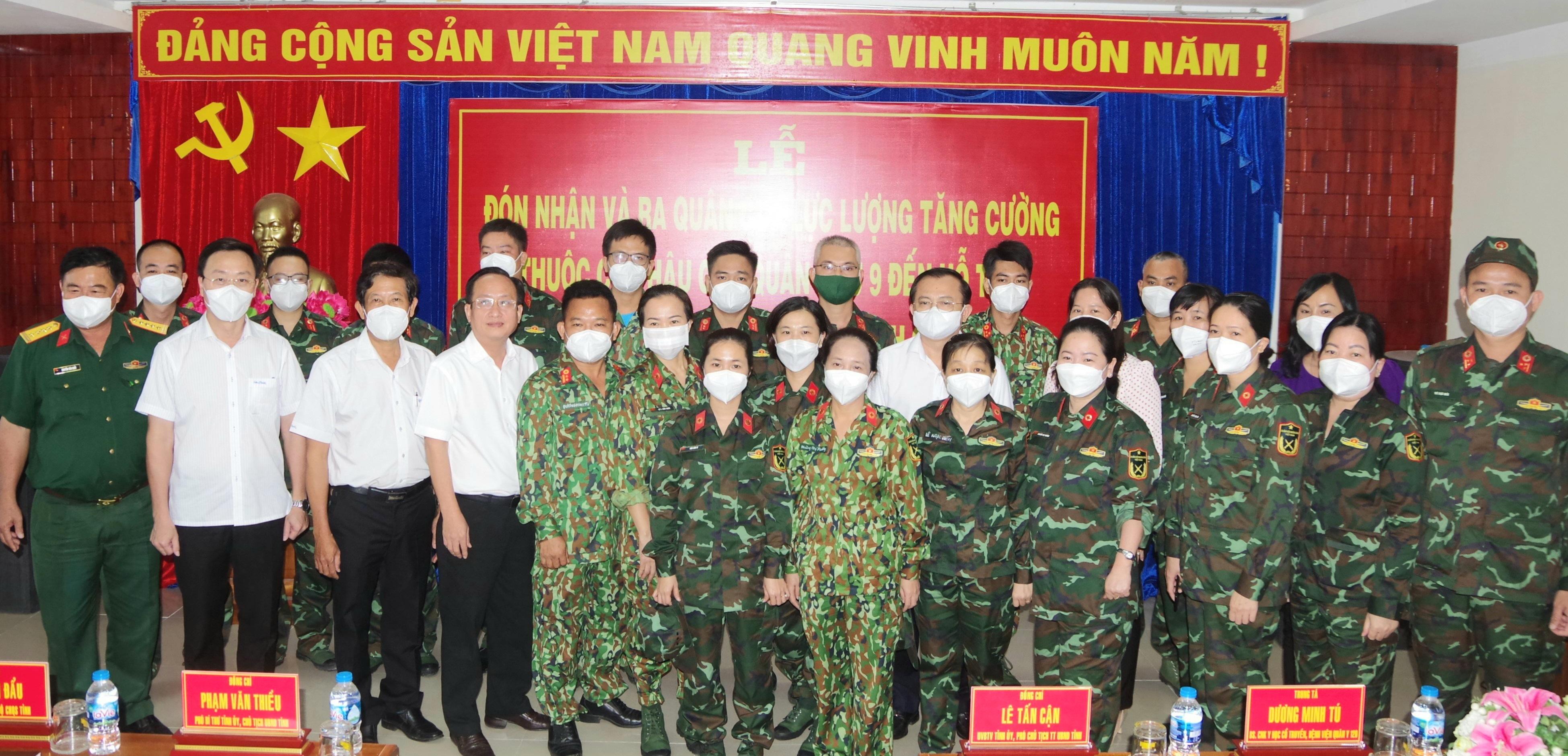 Quân khu 9: Nơi gắn bó của những người lính và đồng đội, Quân khu 9 được biết đến là đơn vị quân sự uy tín của đất nước. Bạn muốn biết thêm về những người hùng của quân đội Việt Nam? Hãy xem các hình ảnh liên quan đến Quân khu 9 để cảm nhận sự kiên cường và lòng dũng cảm của họ.