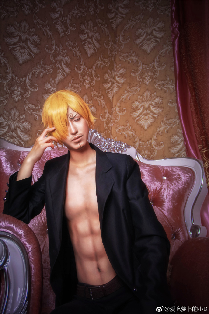 Cosplay hải tặc Sanji 6 múi đáng yêu và quyến rũ đang chờ đón bạn đấy! Hãy đến và chiêm ngưỡng bức hình đầy tinh tế này để cảm nhận được sức hút của bộ trang phục và nhân vật.