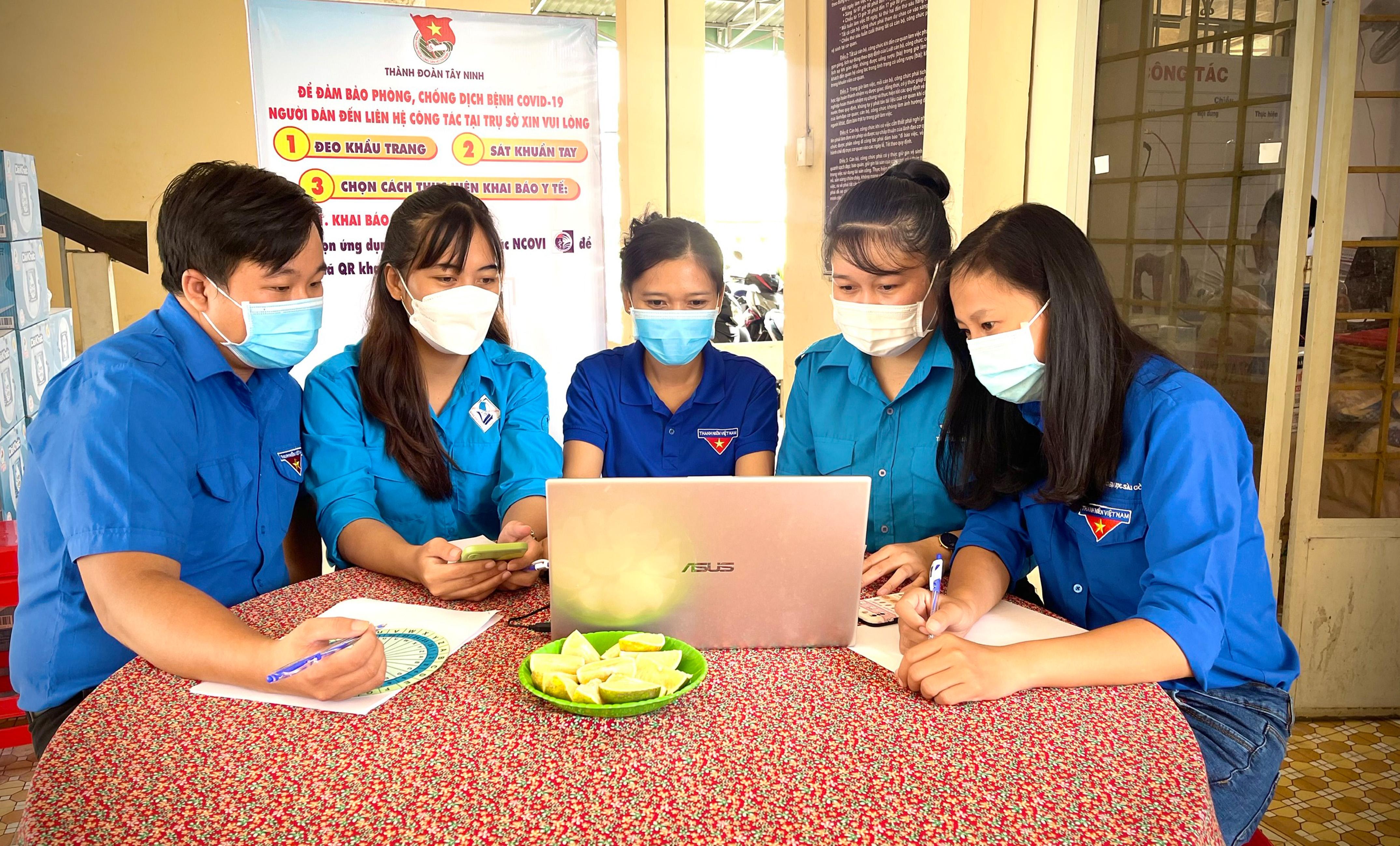 Hình ảnh sẽ cho bạn biết được những ứng dụng của công nghệ 4.0 đã được áp dụng ở Tây Ninh, giúp cho bạn hiểu rõ hơn về cách mà công nghệ này đang hỗ trợ cho sự phát triển kinh tế và xã hội của địa phương.