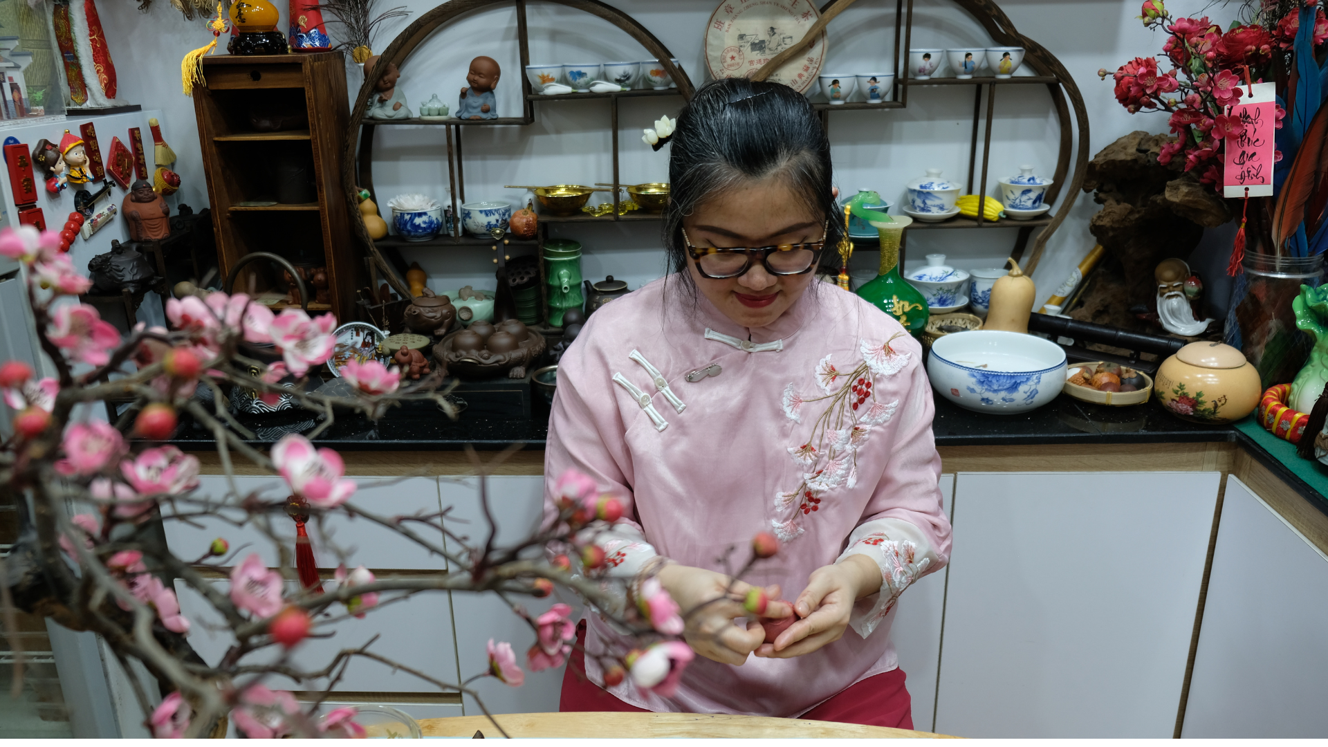 Bánh ngàn lớp hoa đào - món bánh gốc Hoa “cầu duyên” dịp năm mới- Ảnh 2.