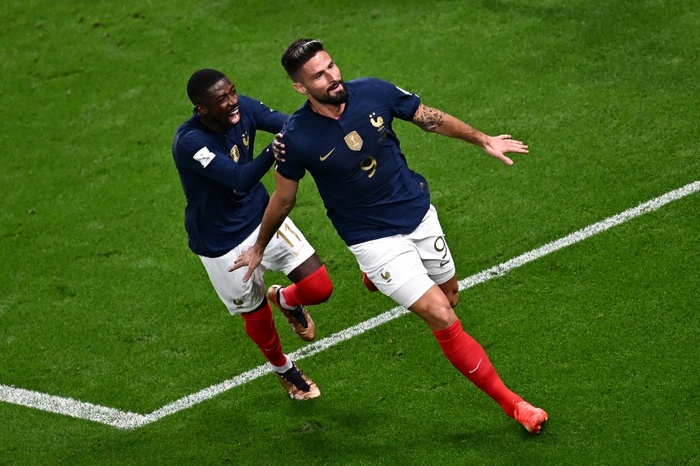 Giroud cân bằng kỷ lục ghi bàn của Henry cho đội tuyển Pháp