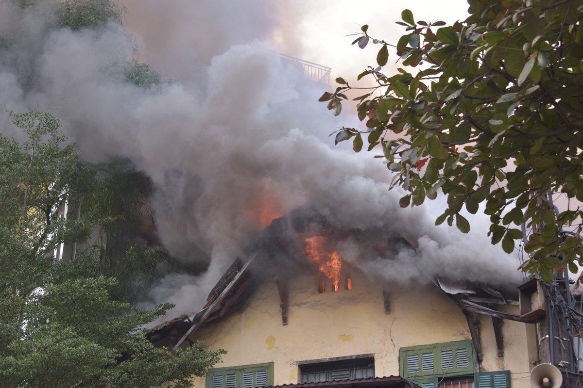 Hà Nội: Cháy nhà trên phố Tôn Đức Thắng