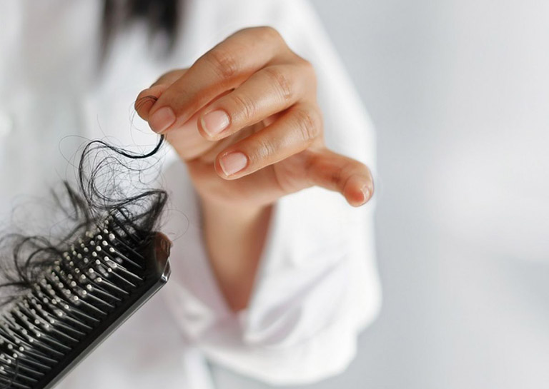 Tóc rụng nhiều khi gội đầu – nguyên nhân, cách chăm sóc