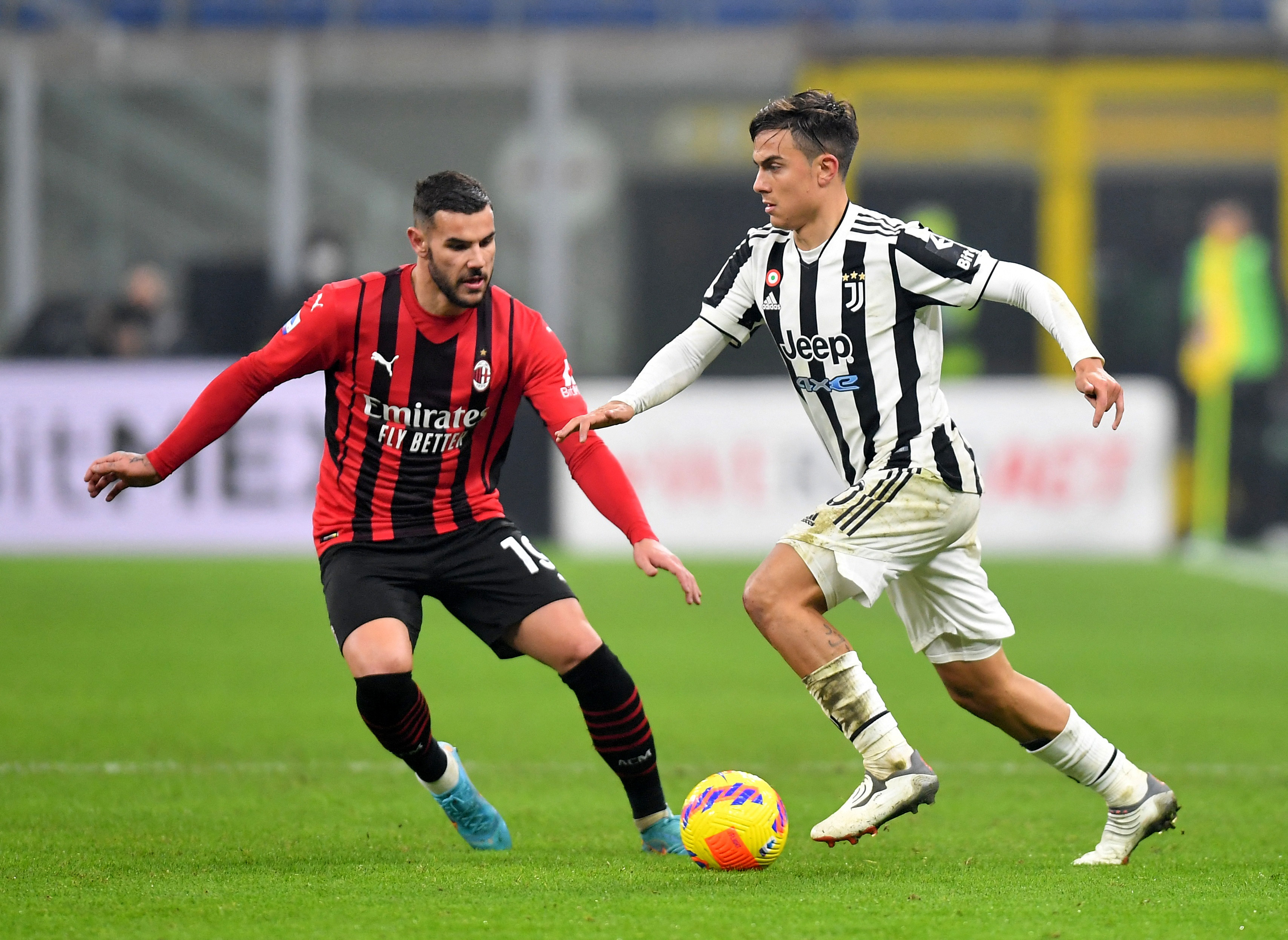 Juventus gây chiến với người đại diện Dybala