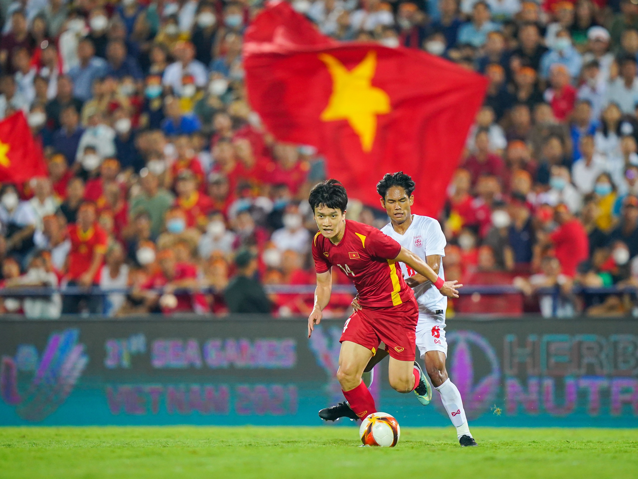 Dù kịch bản bán kết không tốt nhưng U23 Việt Nam vẫn đã để lại ấn tượng mạnh mẽ trong trận đấu với những pha bóng đầy kỹ năng và sự nỗ lực không ngừng nghỉ. Hãy xem hình ảnh để động viên đội tuyển sau trận đấu đầy cảm xúc này!