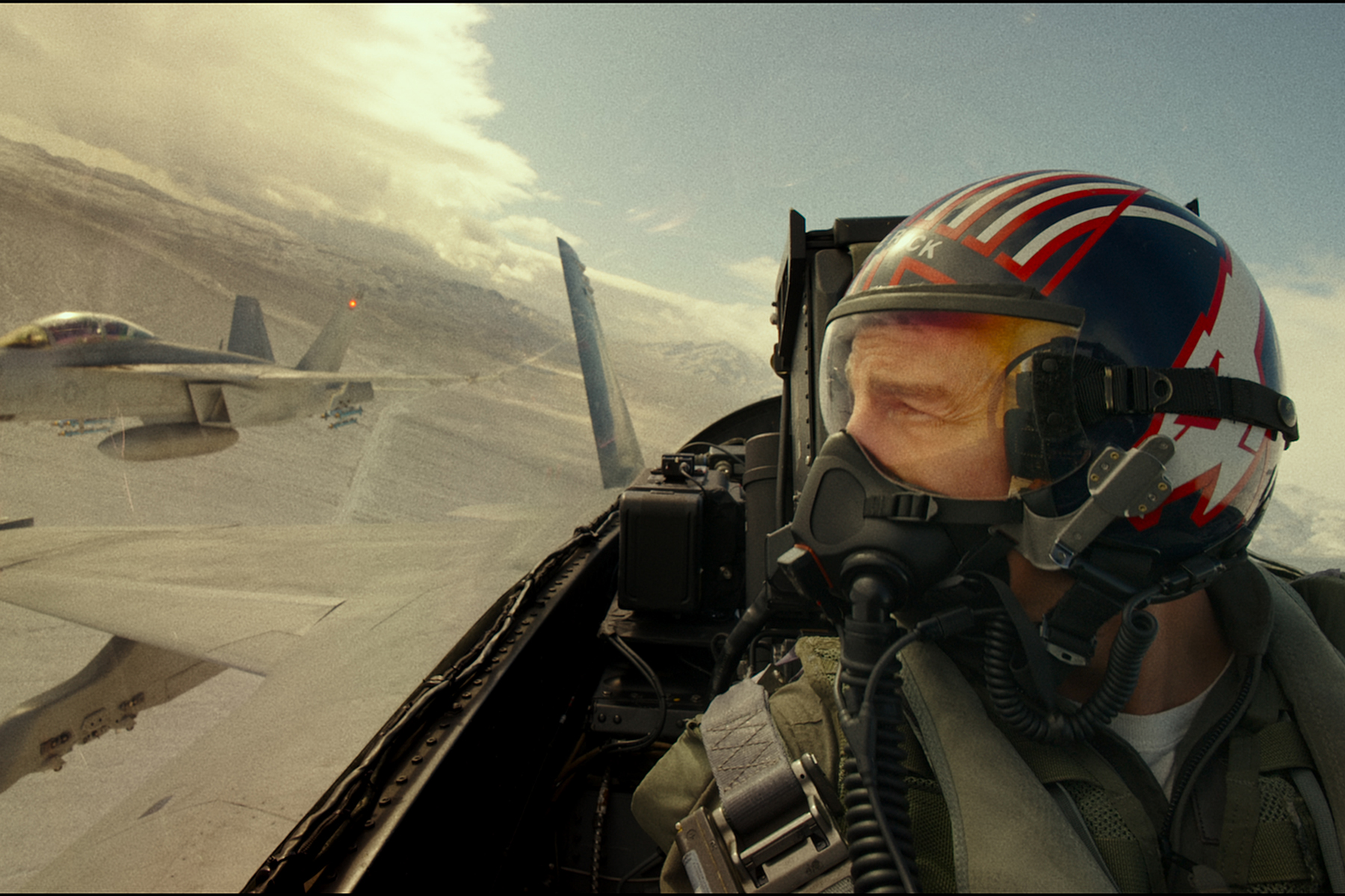 Tom Cruise cùng dàn sao 'Top Gun: Maverick' lái máy bay thật để đóng phim