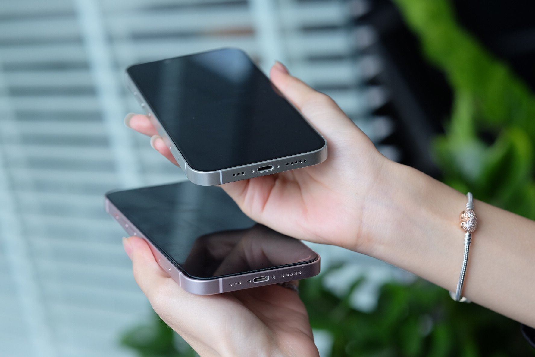 Giá iPhone 14 xách tay giảm sâu tại Việt Nam sau 2 tuần mở bán  Thị trường   Vietnam VietnamPlus