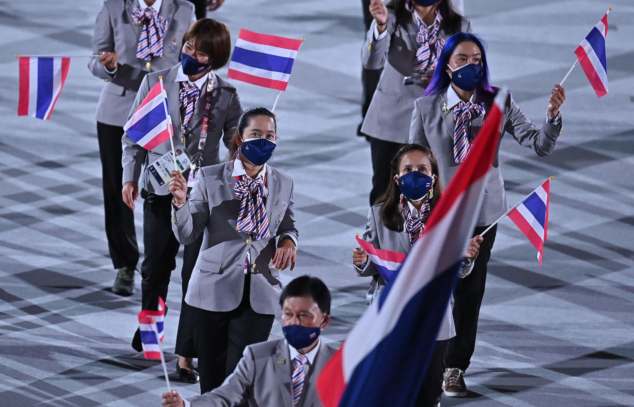 Màu cờ Thái Lan: Màu cờ Thái Lan là một trong những biểu tượng đặc trưng của đất nước này. Màu xanh lam tươi sáng tượng trưng cho sự bình yên và sự hy vọng, trong khi màu trắng biểu thị cho lòng trung thực và tinh thần đoàn kết. Cùng khám phá hình ảnh màu cờ Thái Lan để cảm nhận sức mạnh của màu sắc này.