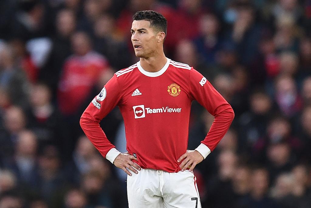 Ronaldo và Maguire Các fan hâm mộ bóng đá đang trông chờ trận đấu giữa Manchester United và Newcastle United trong ngày hôm nay! Sự xuất hiện của Cristiano Ronaldo và Harry Maguire sẽ là điểm nhấn của trận đấu này. Để hiểu rõ hơn về sự tiếp cận này của Manchester United, hãy xem hình ảnh của Ronaldo và Maguire trên sân tập.