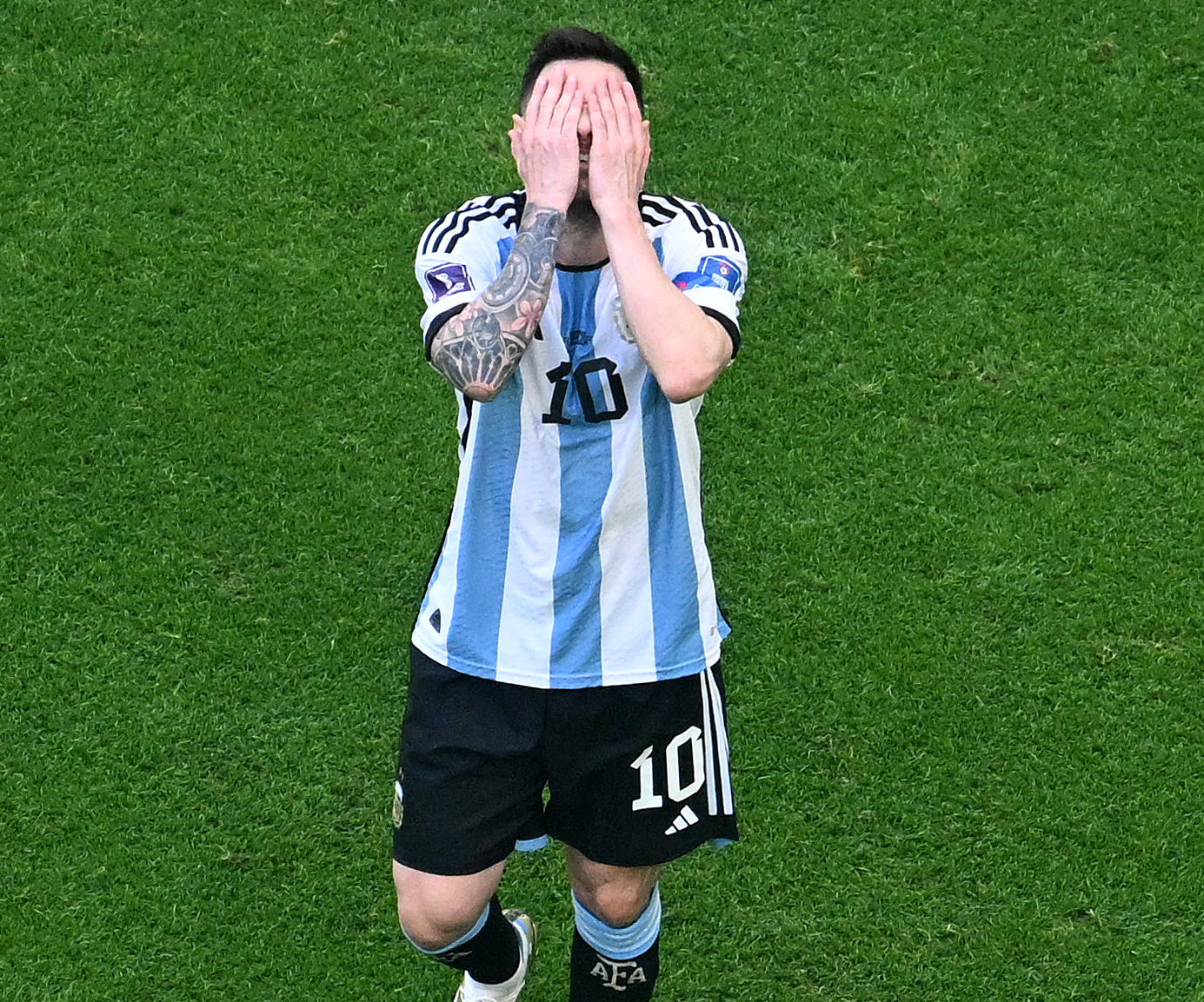 Hãy khóc đi Messi  Bóng Đá