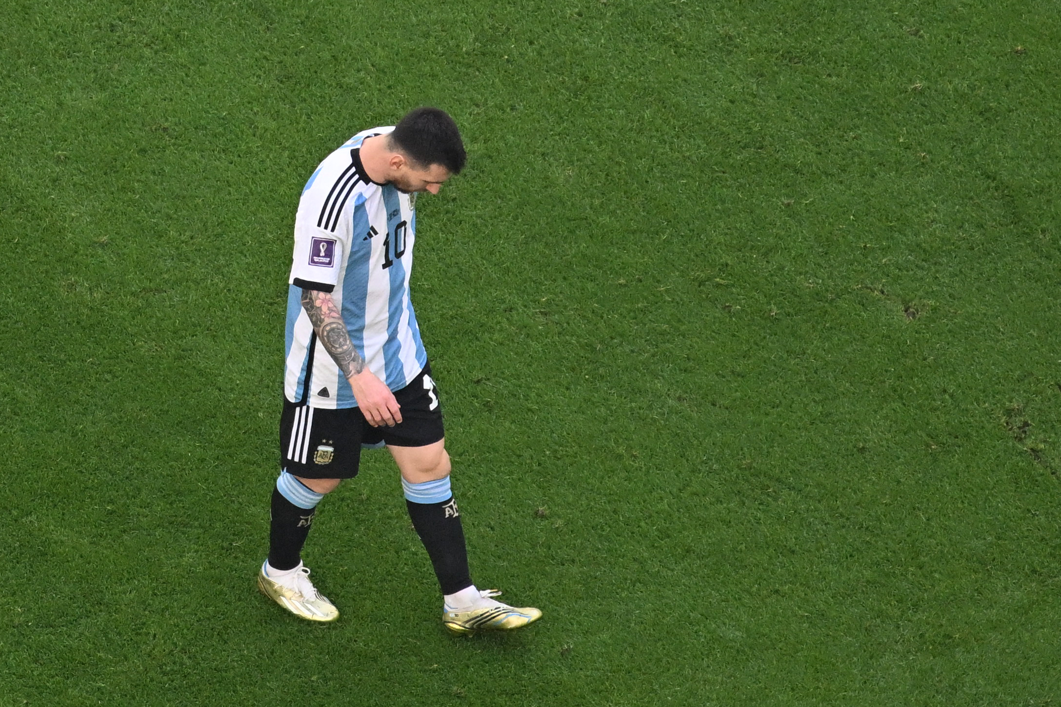 Messi - Siêu sao bóng đá Argentina là tượng đài của bóng đá thế giới với khả năng điêu luyện trên sân cỏ và sự nỗ lực không ngừng nghỉ. Hãy cùng chiêm ngưỡng hình ảnh về Messi để tận hưởng khoảnh khắc đẹp nhất của thể thao.