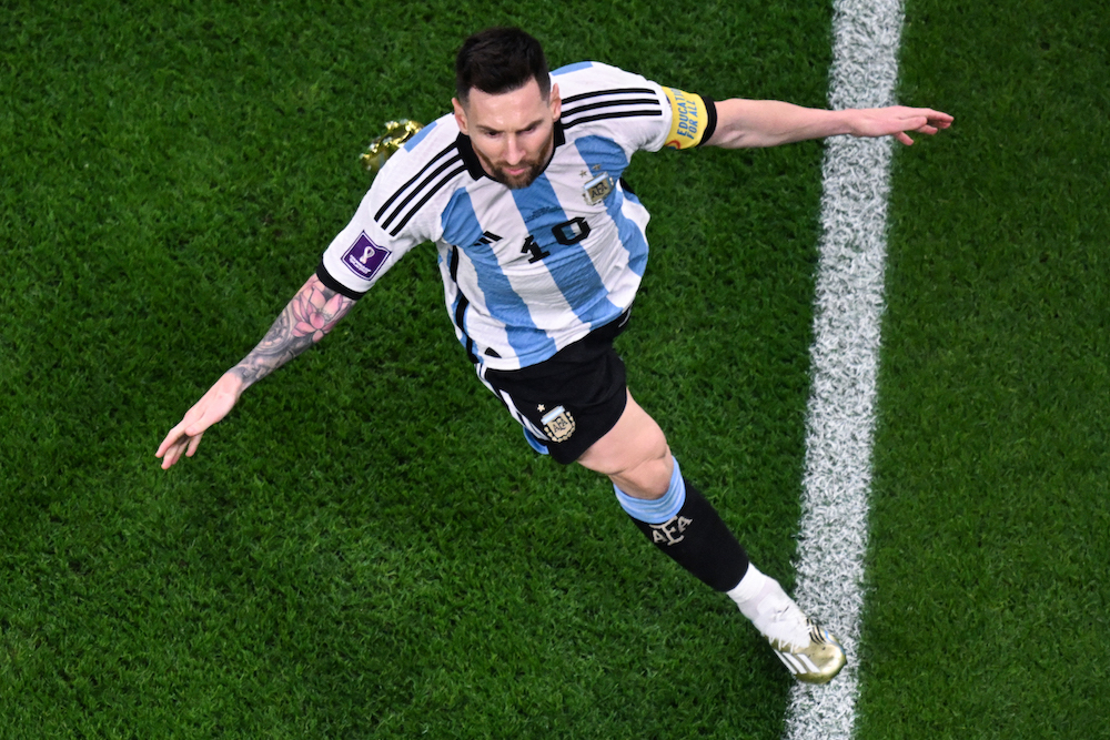 Messi, sử sách, Hà Lan, tứ kết: Lịch sử đã ghi nhận rất nhiều trận đấu kinh điển, và trận tứ kết giữa Argentina và Hà Lan là một trong số đó. Có rất nhiều ký ức đáng nhớ trong trận đấu này, và điều đó khiến nó trở thành một trận đấu đáng xem. Hãy xem ngay những hình ảnh liên quan để cảm nhận được sự hồi hộp và đặc biệt của trận đấu.