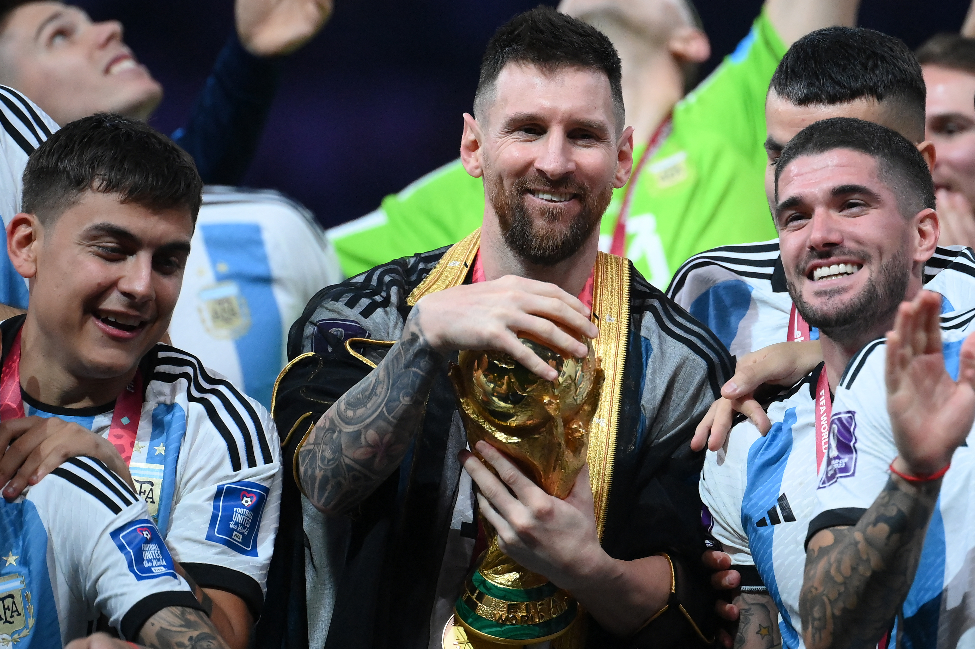 Messi, Tổng thống Argentina: Hình ảnh tiền đạo Barcelona Messi và Tổng thống Argentina sẽ đem lại cho bạn những cảm xúc ấn tượng về mối quan hệ thân thiết giữa chính trị và thể thao trong đất nước Argentina.