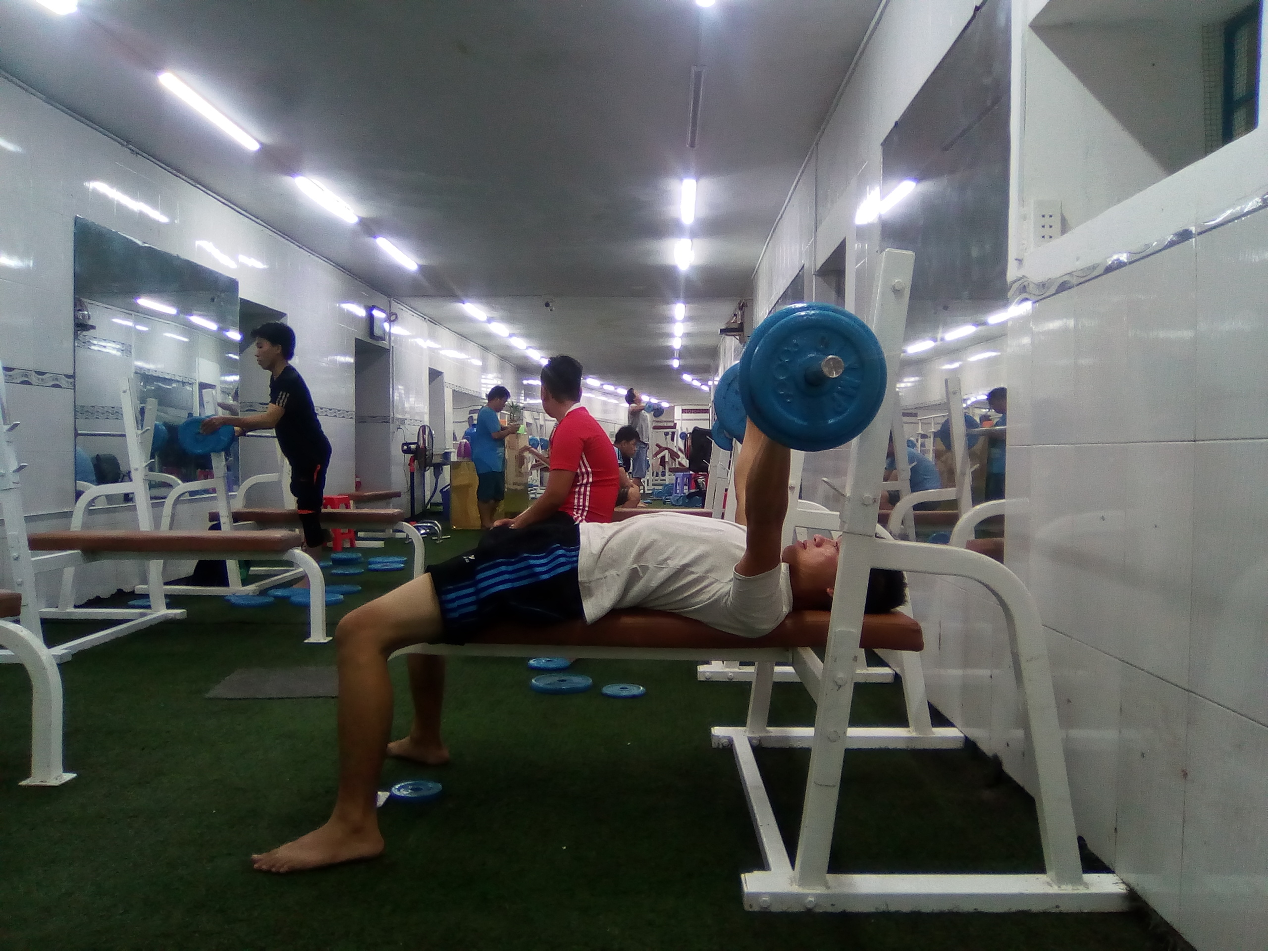 Văn hóa phòng gym 7 luật bất thành văn tối quan trọng  ELLE Man Việt Nam