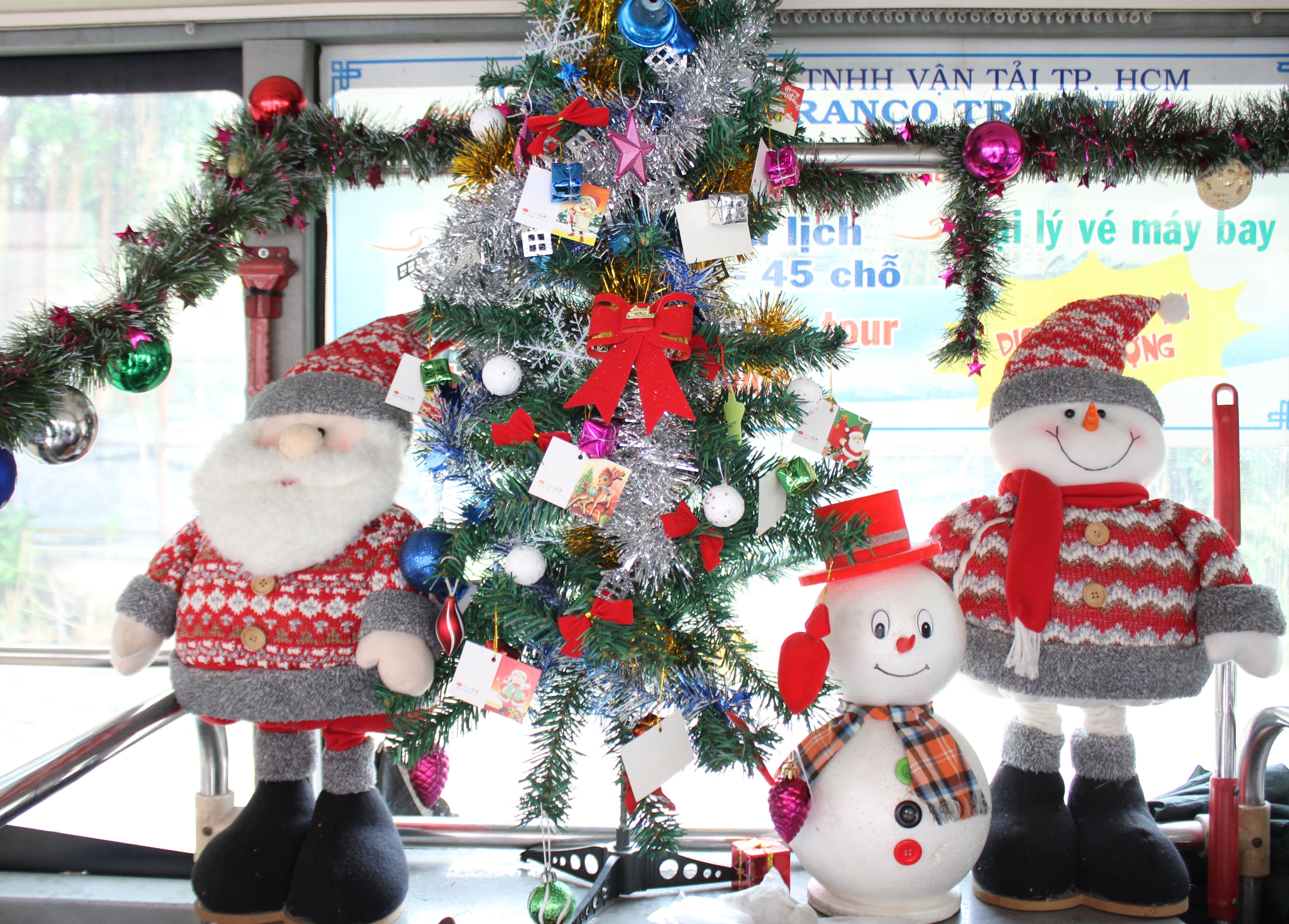 Bạn biết nơi này chưa?: Check-in Giáng sinh di động trên xe buýt