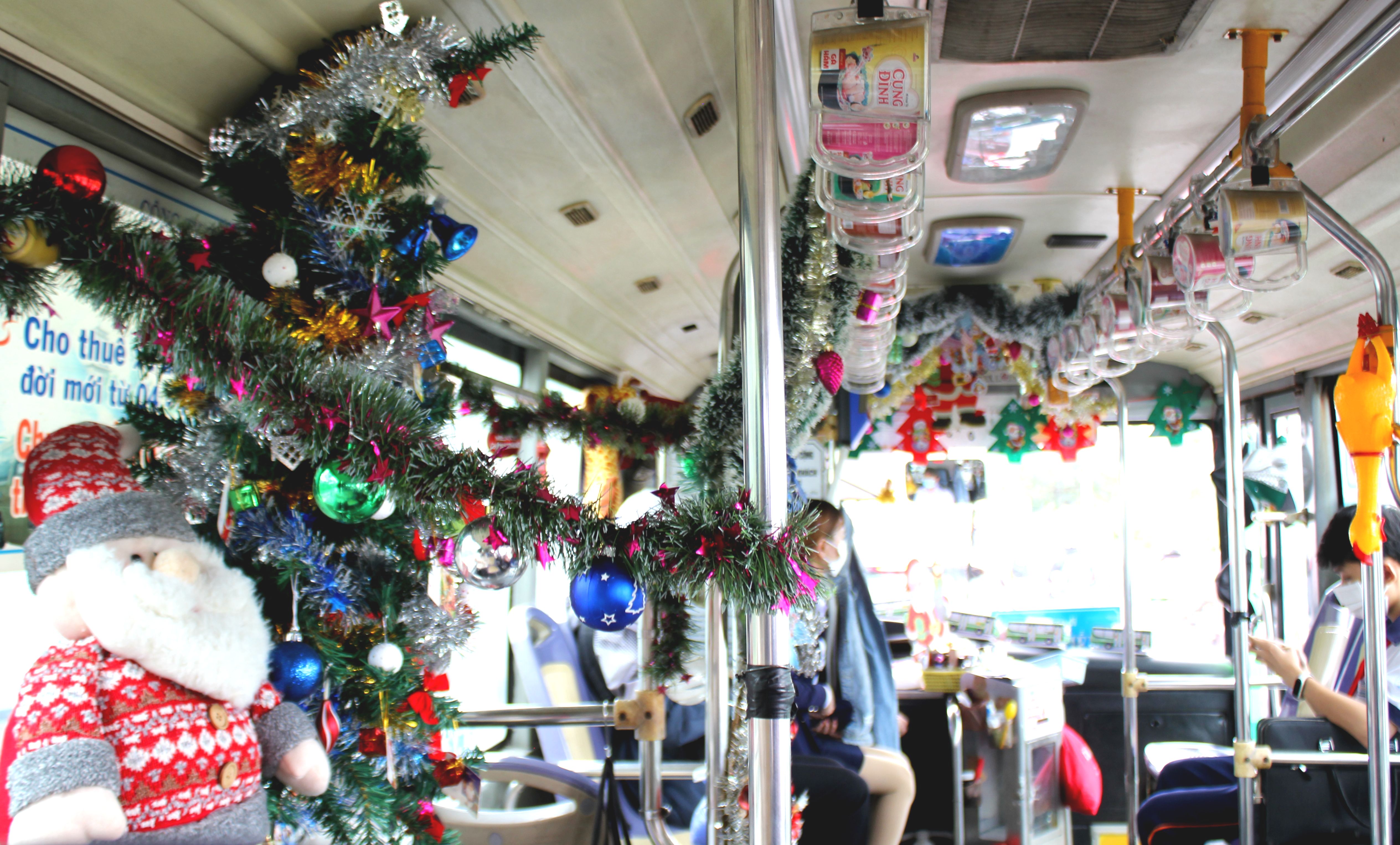 Bạn biết nơi này chưa?: Check-in Giáng sinh di động trên xe buýt