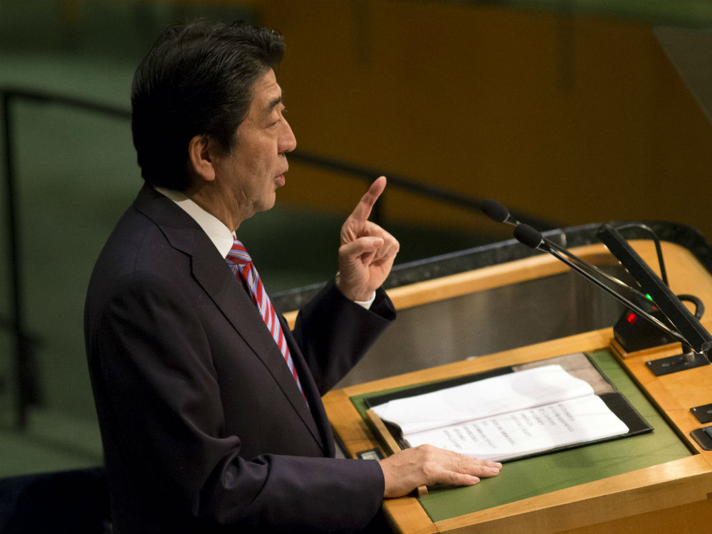 Thủ tướng Nhật Bản Shinzo Abe phát biểu tại Liên Hiệp Quốc - Ảnh: Reuters