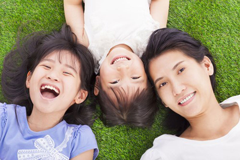 Nuôi dưỡng để con trẻ phát triển hoàn thiện về thể chất và tinh thần là một công việc không dễ dàng của các bậc cha mẹ - Ảnh: Kim Loan