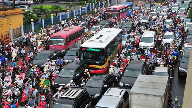 Vận hành cơ sở hạ tầng sẵn có một cách linh hoạt theo nhu cầu giao thông sẽ tránh được cảnh ùn tắc thường xuyên tại các đô thị lớn - Ảnh: Ngọc Thắng