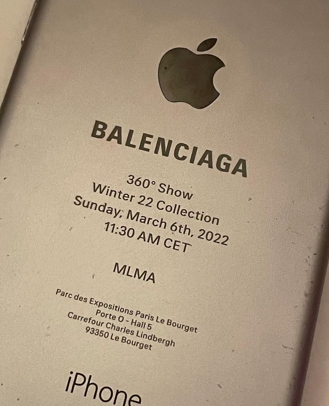 Balenciaga sử dụng iPhone 6S bị hỏng làm thư mời cho show diễn thời trang  Thu Động 2022  TECHRUMVN