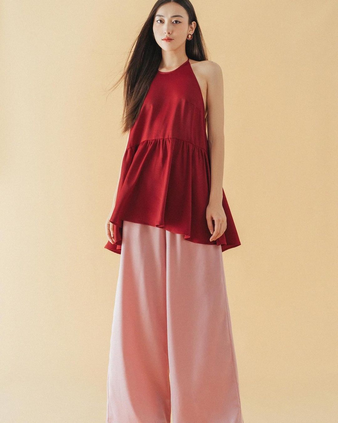 8 cách phối đồ với váy yếm cực đáng yêu và xinh đẹp - Thời trang - Việt  Giải Trí