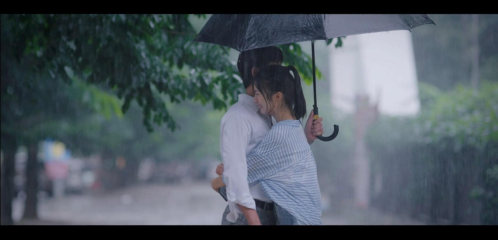Bộ ảnh OTP này đưa chúng ta đến với những ngày nắng cùng với những trận mưa lãng mạn. Chứng kiến ​​cặp đôi có tình cảm sâu sắc của Hoàng Vũ và Song Nghi trong những khoảnh khắc đẹp nhất.