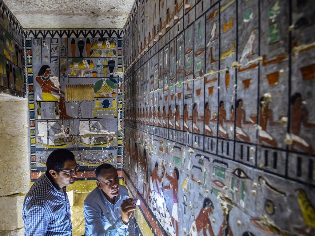 Xác ướp Ai Cập cổ đại: Những ngôi mộ và xác ướp Ai Cập cổ đại luôn gợi lên sự tò mò và kỳ lạ đối với chúng ta. Cùng khám phá những bí mật được giấu kín trong những quan tài bằng sự sống động qua bức ảnh này.