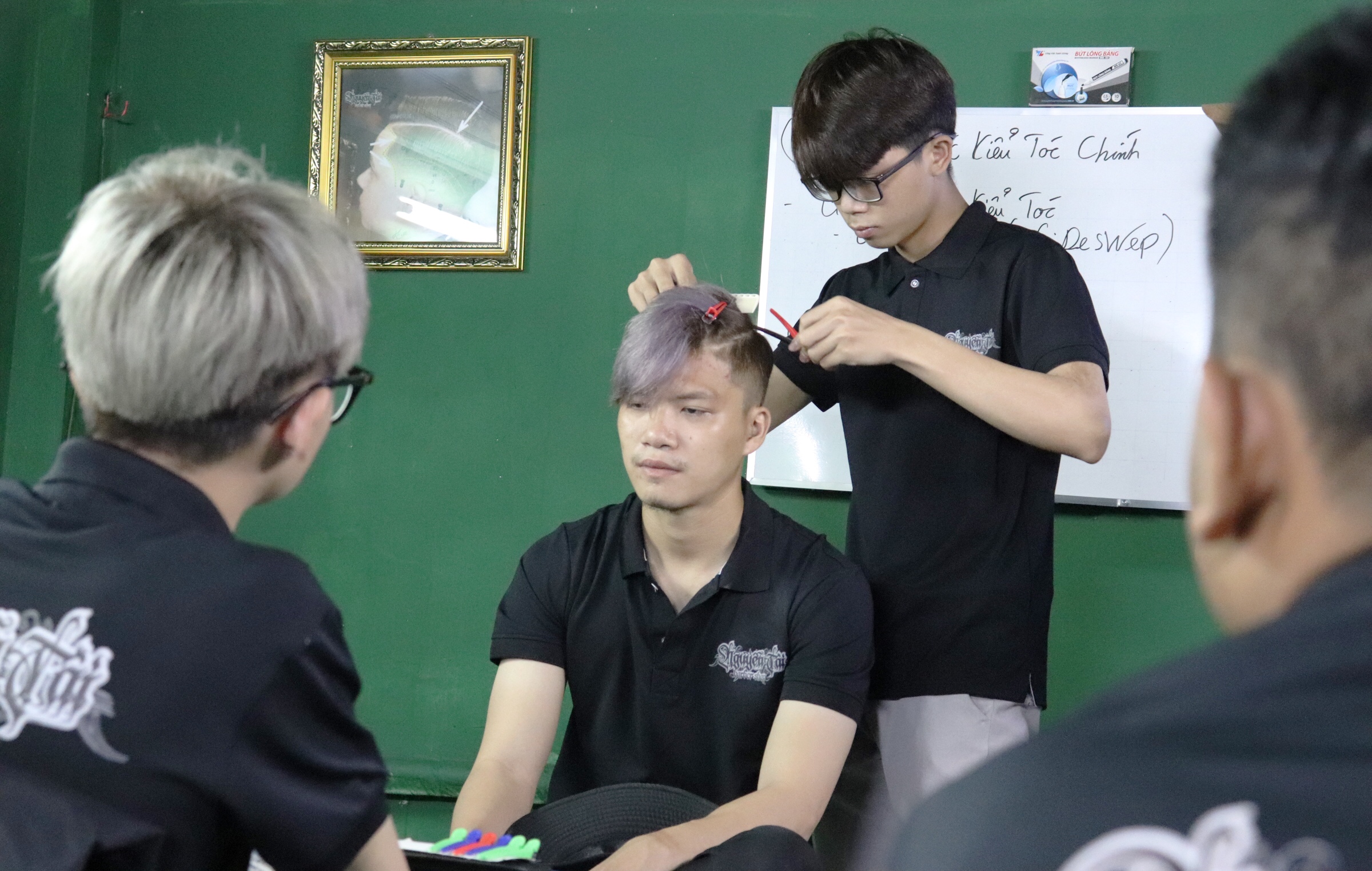 Khoá học nghề cắt tóc chuyên nghiệp  Chihun Academy
