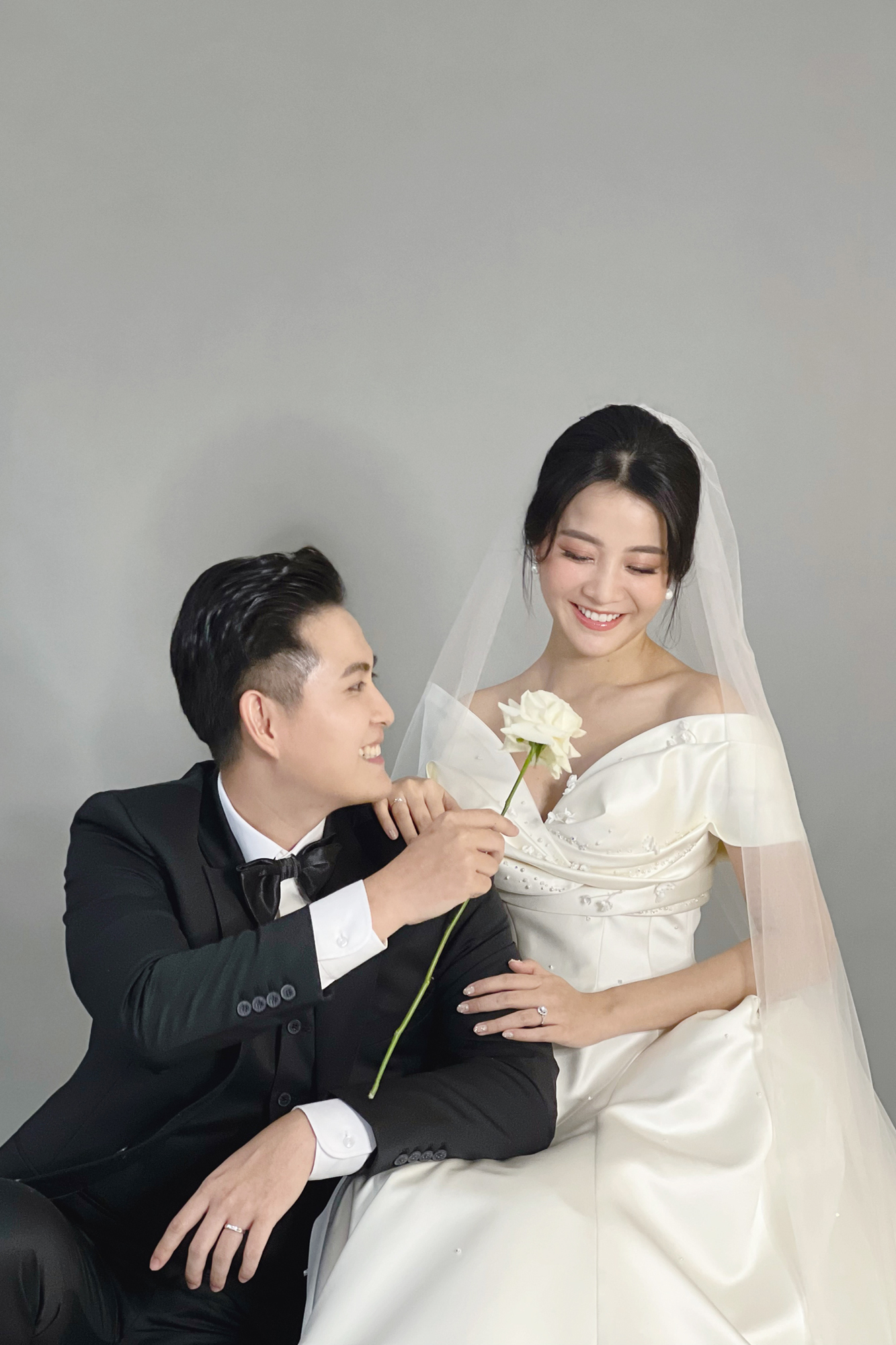 Karen Nguyễn quyến rũ trong hậu trường chụp ảnh cưới với bạn trai doanh nhân