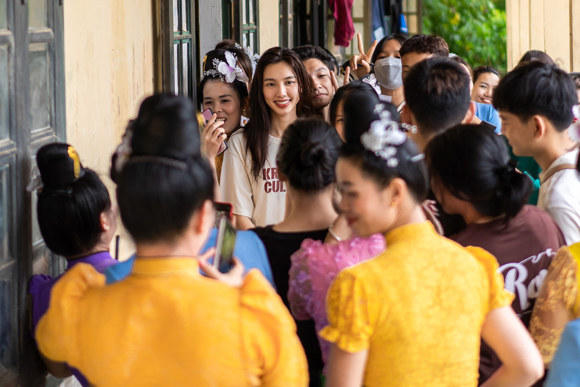 Hoa hậu Thùy Tiên làm từ thiện ở vùng cao