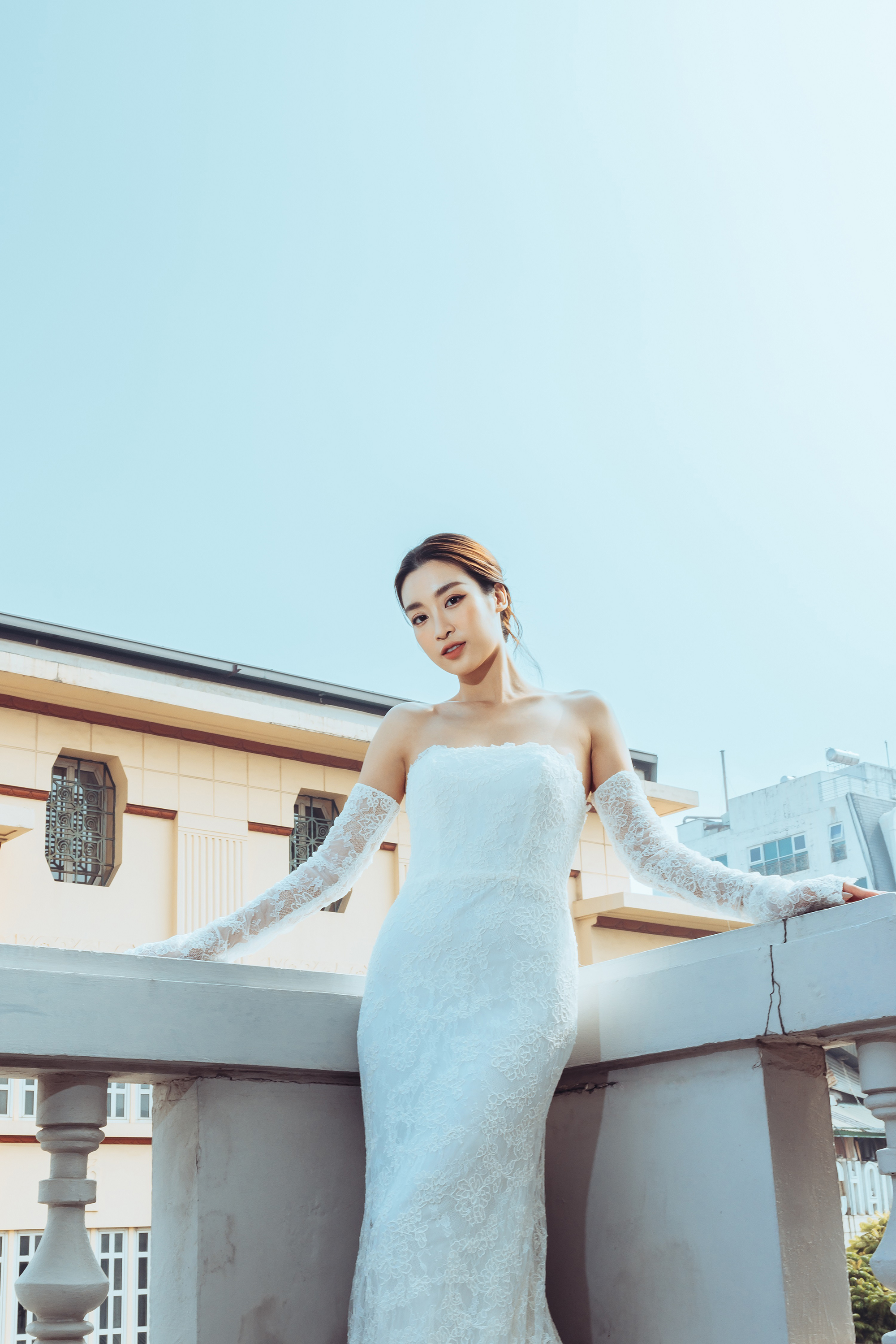 Bất cứ cô dâu nào cũng mong muốn một chiếc váy cưới của Vera Wang - một trong những nhà thiết kế lừng danh nhất thế giới. Hãy chiêm ngưỡng để cảm nhận tinh hoa nghệ thuật này.