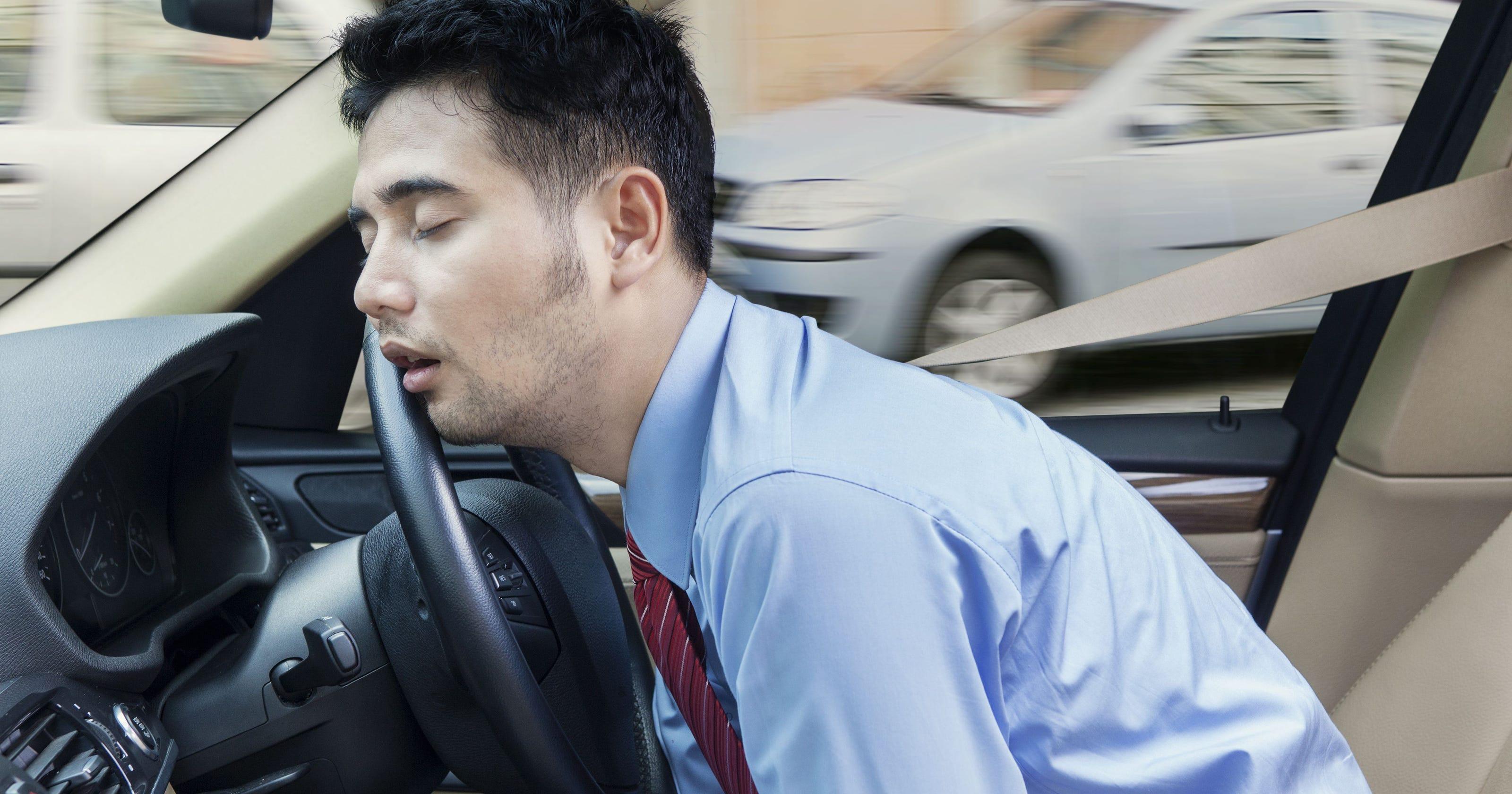 Buồn ngủ khi lái xe không chỉ là một cảm giác khó chịu mà còn là một nguy hiểm đối với tất cả người tham gia giao thông. Tuy nhiên, nếu bạn có kinh nghiệm lái xe, bạn có thể biết cách để giảm thiểu tình trạng buồn ngủ. Hãy xem hình ảnh liên quan đến từ khoá \