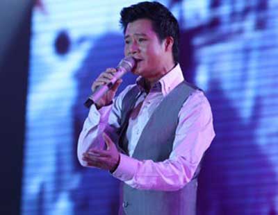 Quang Dũng trong chương trình KVT 4 tại Đà Nẵng - Ảnh: T.L