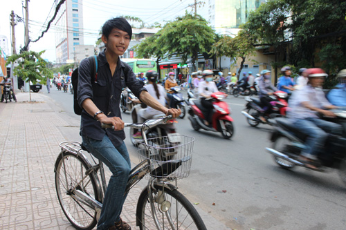 Đạp xe vượt 30 km đi thi