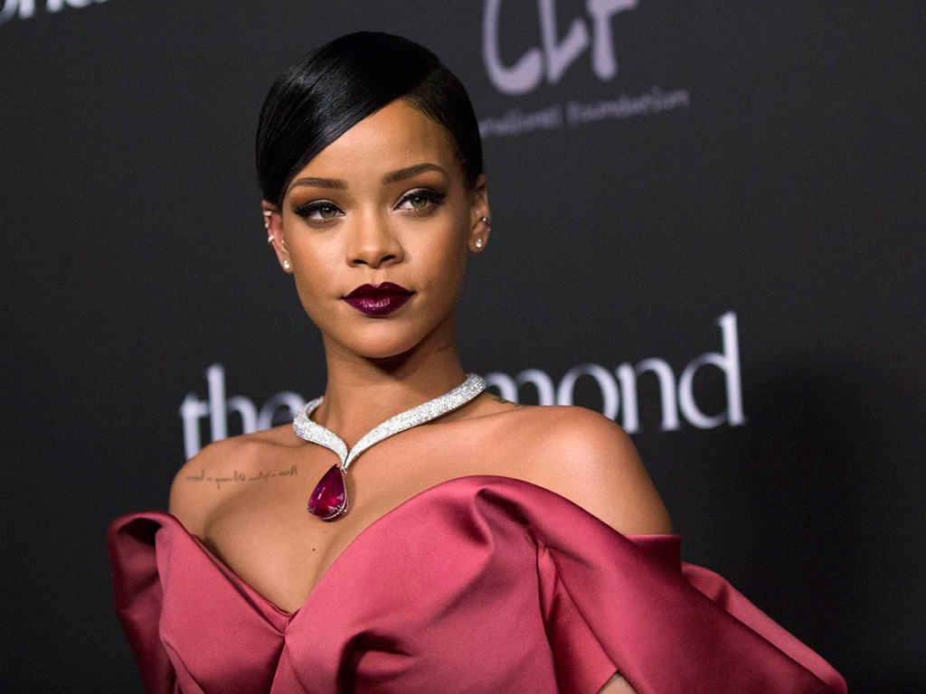 Rihanna cho tải miễn phí album mới