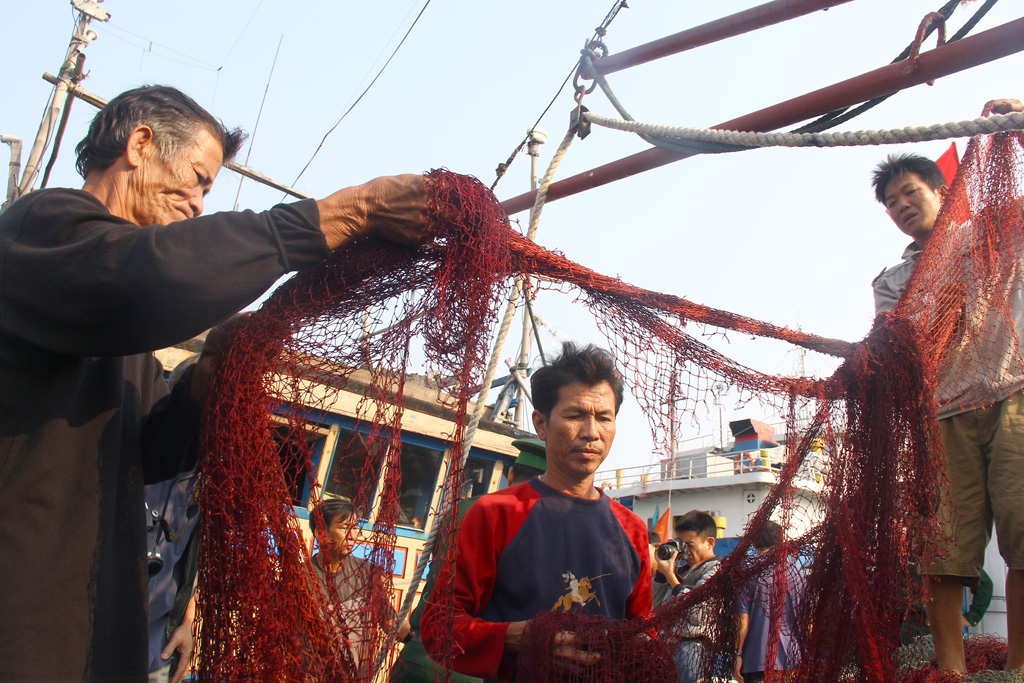 Giàn lưới vây bị băm nát - Ảnh: Hứa Xuyên Huỳnh