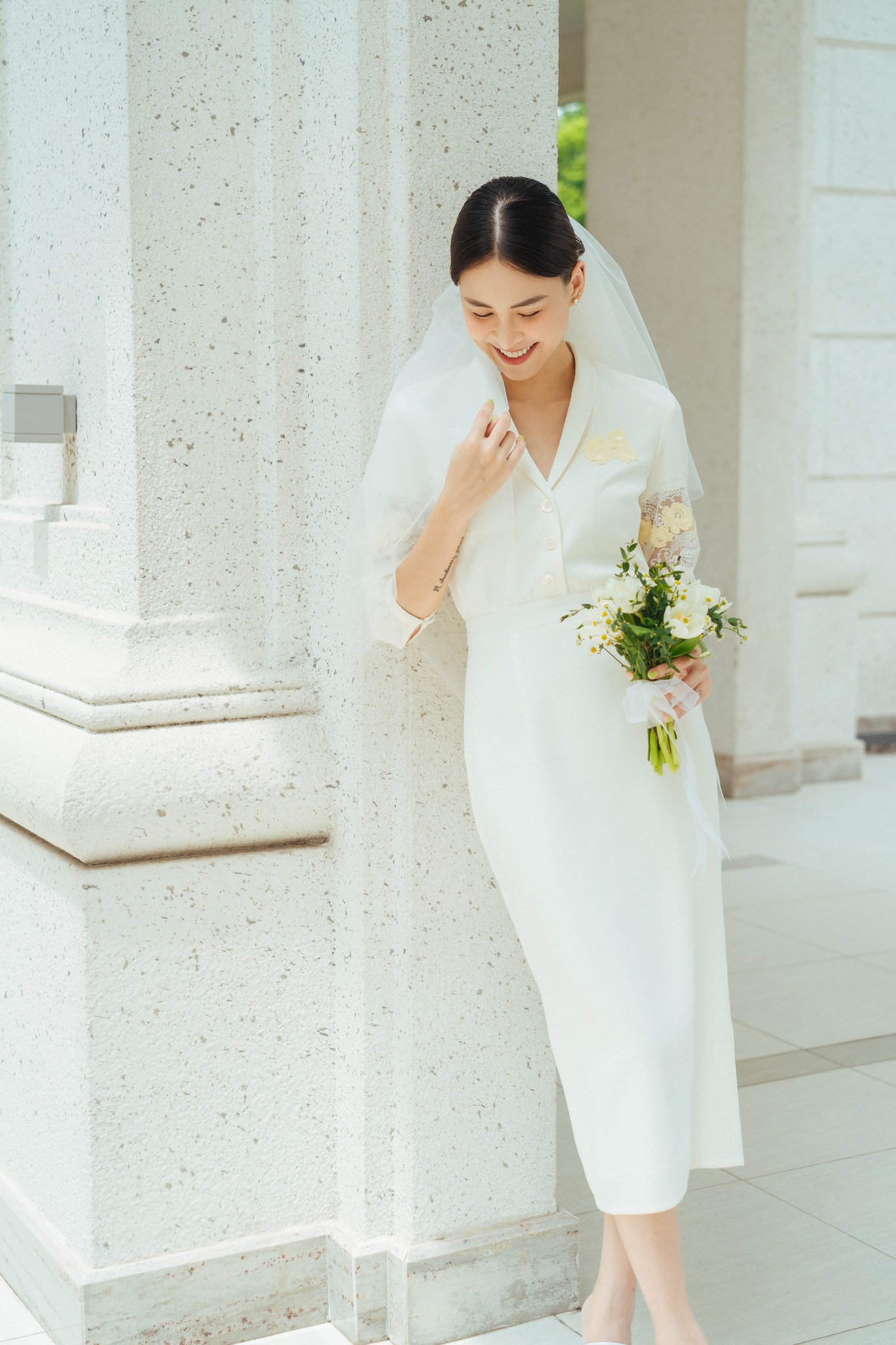 Váy cưới suông - Thiết kế trang phục cưới tinh tế cho nàng dâu hiện đại -  Nicole Bridal