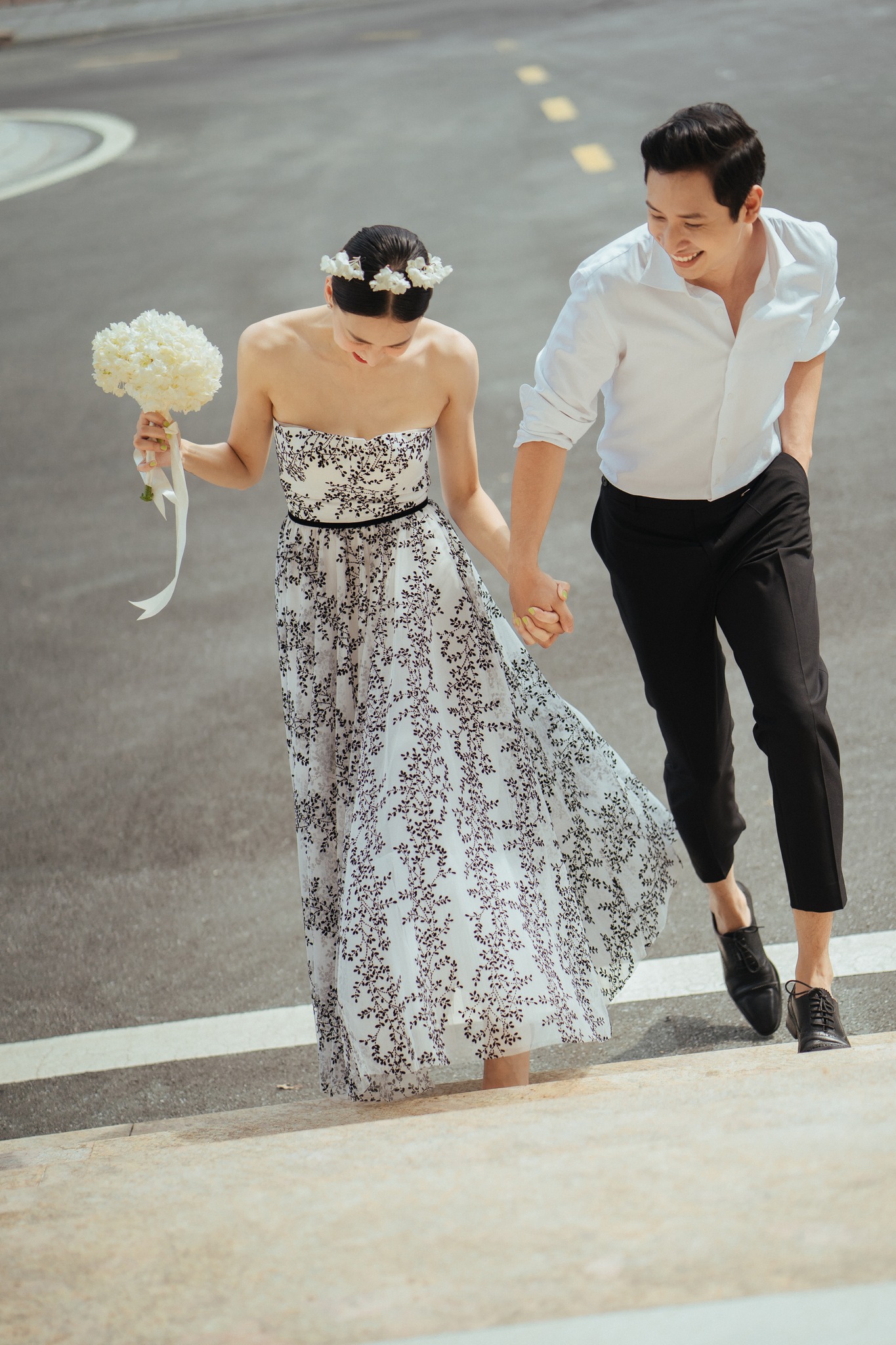 Dương Mịch khoe da trắng dáng xinh cùng váy cưới | Giáo dục Việt Nam