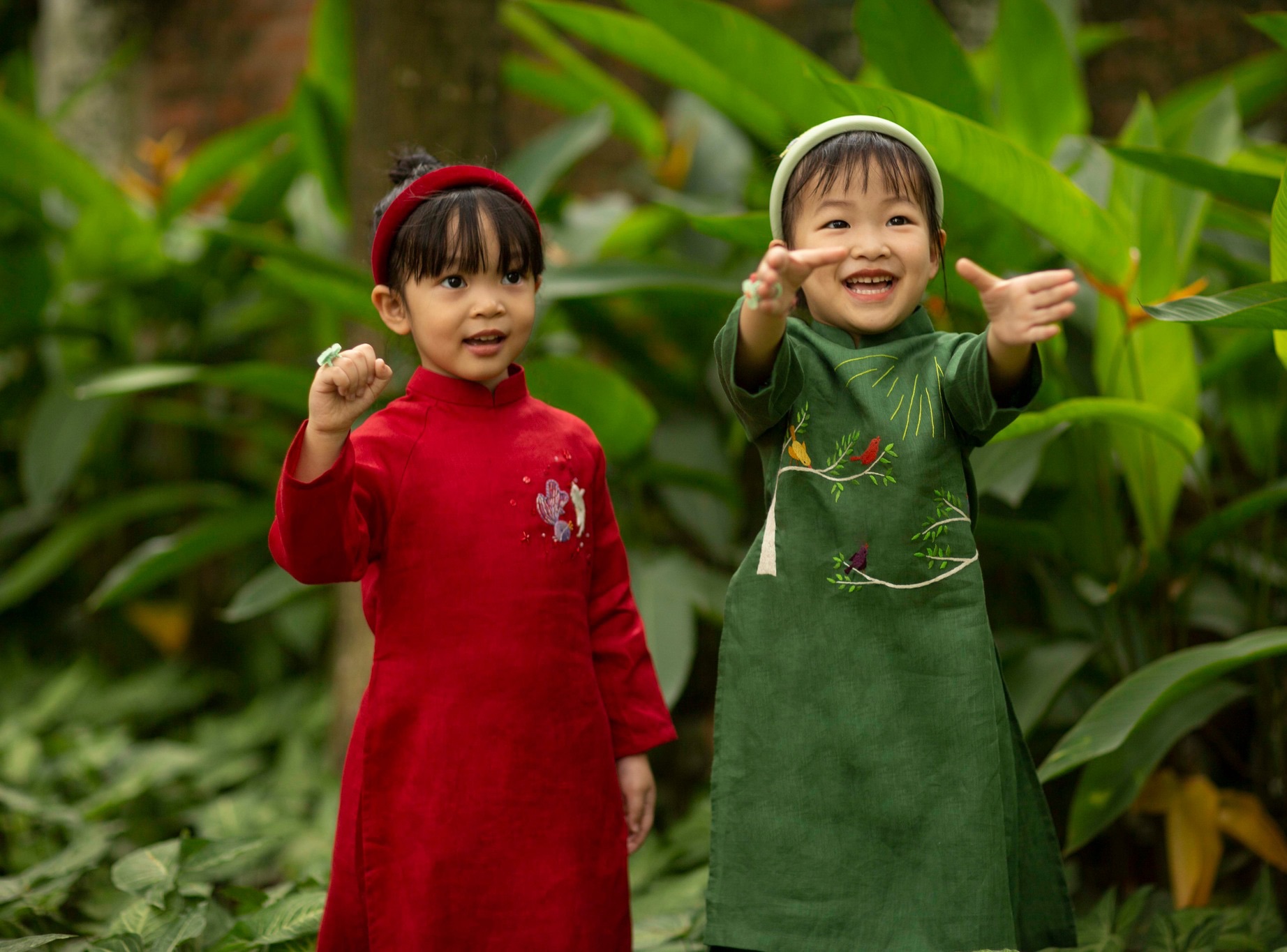 Áo dài tết cách tân vàng thêu hoa sen phối chân váy ALBERKIDS cho mẹ và bé  gái cho trẻ em 4,5,6,7,8,9,10,11,12,13,14 | Shopee Việt Nam