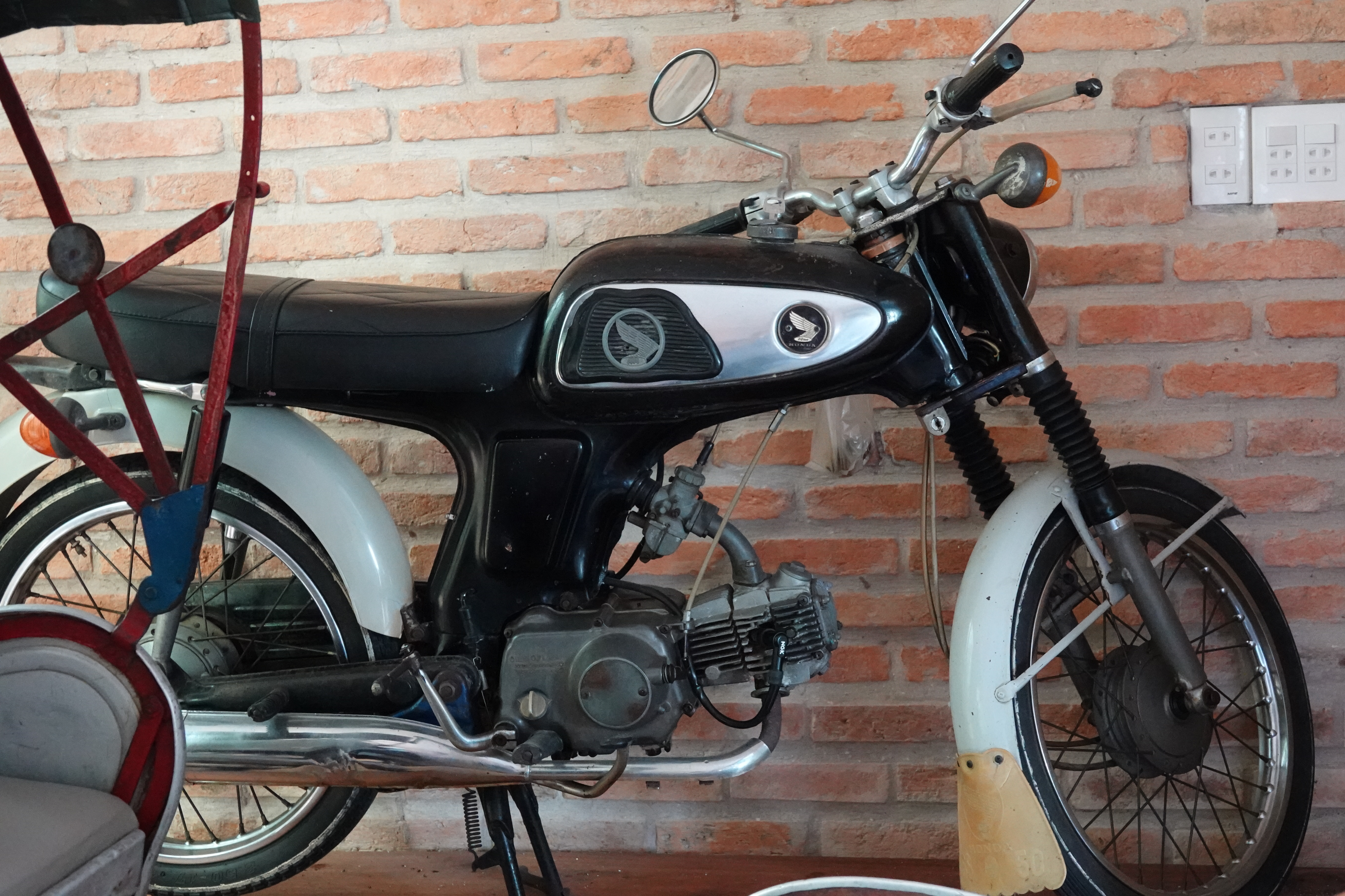 Honda 67 Và Tất Cả Những Điều Bạn Chưa Biết Về Dòng Xe Huyền Thoại