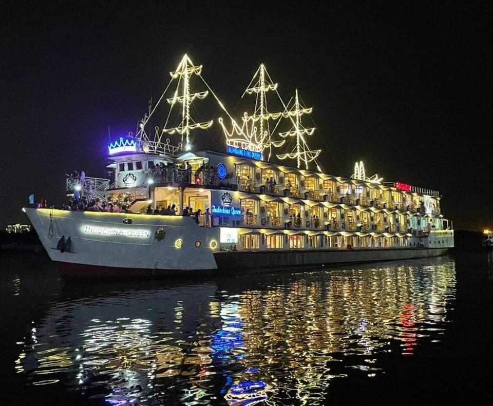 Hà Hồ tổ chức sinh nhật cho Kim Lý trên du thuyền sang chảnh bố mẹ bỉm  sữa khóa môi cực ngọt ngào