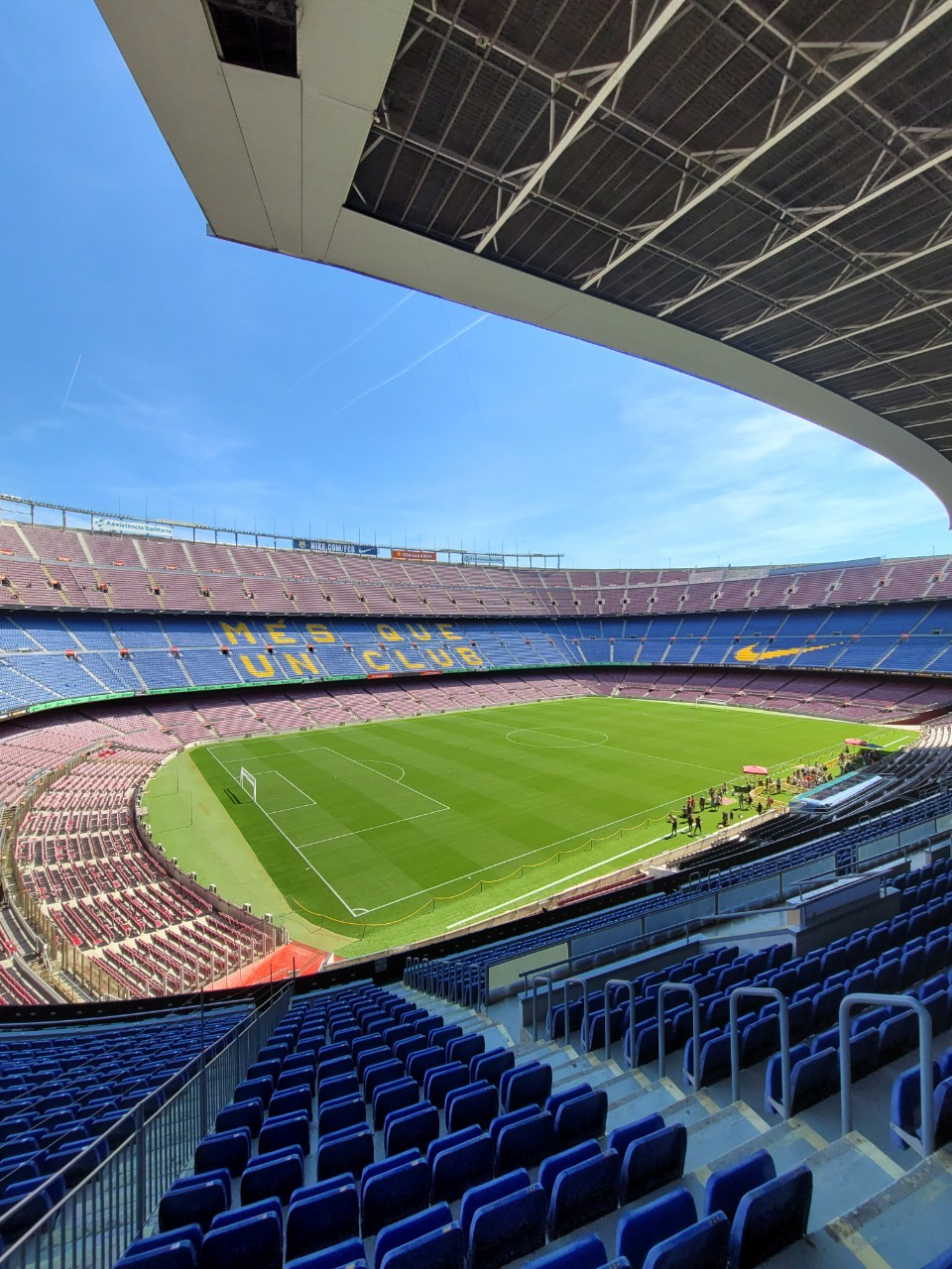 Thăm 'Thánh Đường' Camp Nou Của Đội Bóng Barcelona