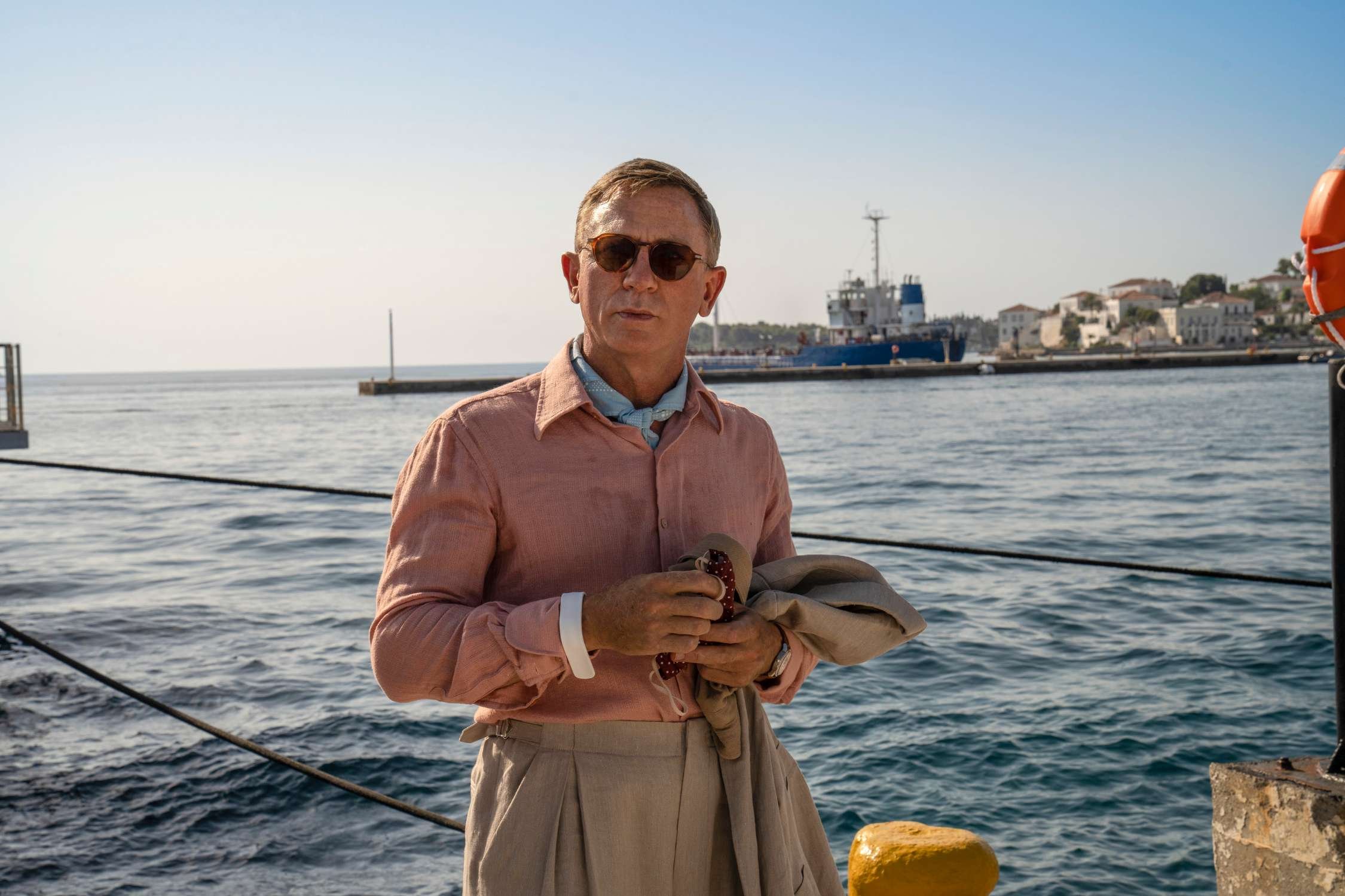 Daniel Craig và dàn sao đình đám trong ‘Kẻ đâm lén Glass Onion’
