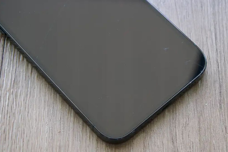 Vì sao iPhone màn hình Ceramic Sheild trầy xước nhiều hơn?