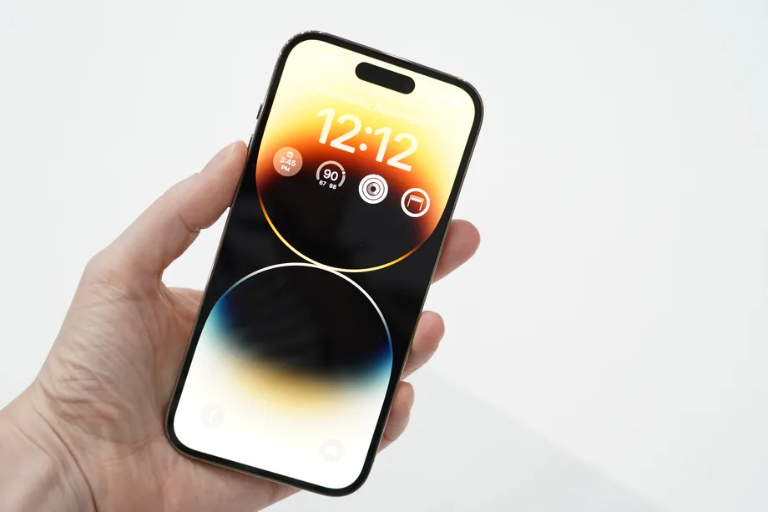 Hình nền giả iPhone 14 Pro Max: Cùng chiêm ngưỡng vẻ đẹp tuyệt vời của hình nền giả iPhone 14 Pro Max, một trong những mẫu smartphone đang được chờ đợi nhất trong năm nay. Bạn sẽ bị thu hút bởi sự sang trọng, hiện đại và đầy sức mạnh của nó.