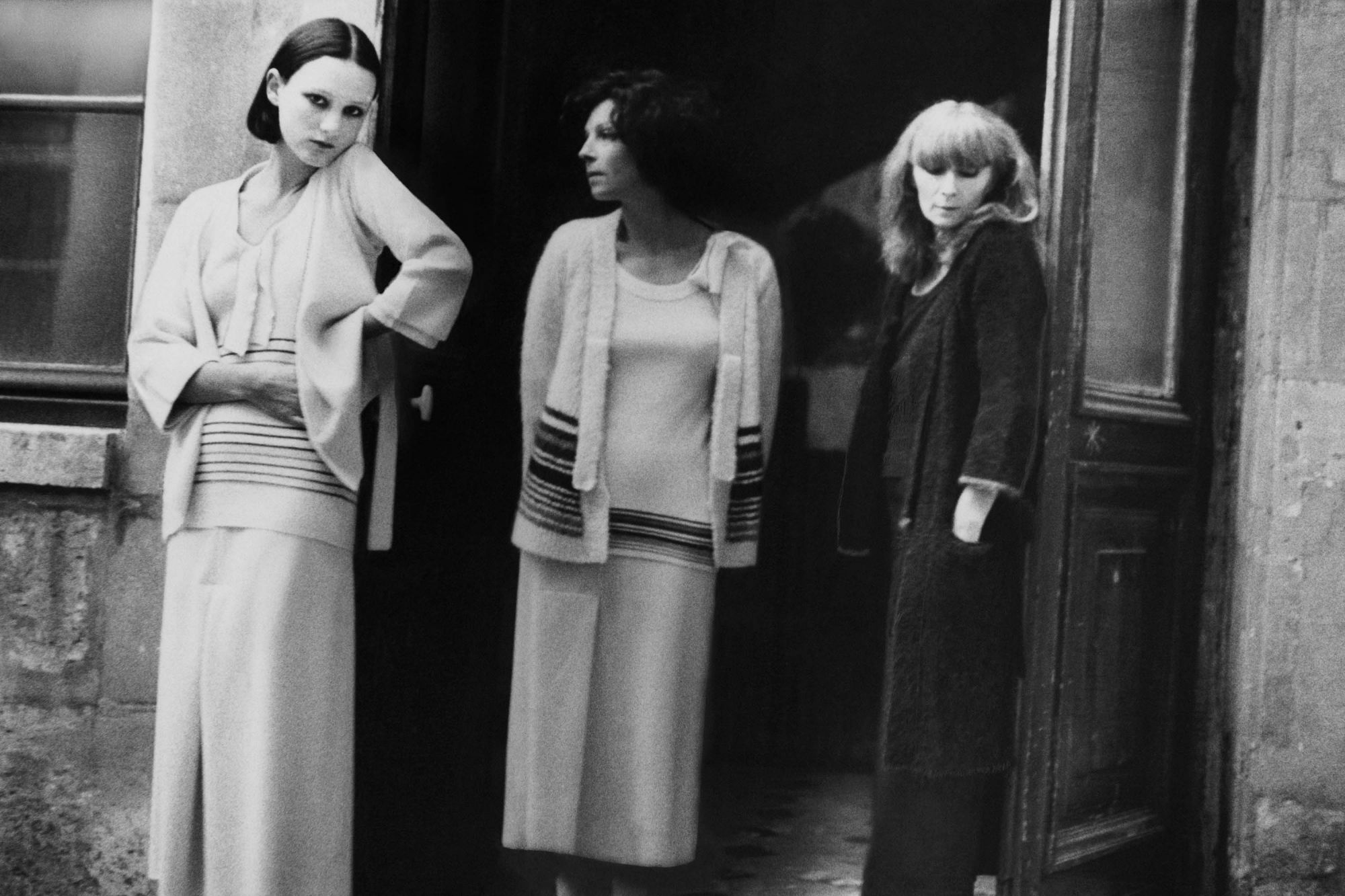 00-holding-sonia-rykiel-in-vogue