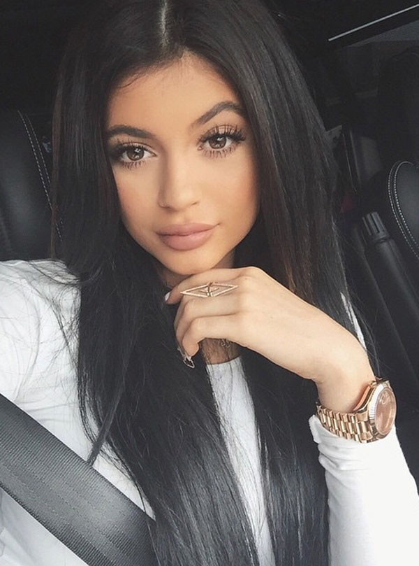 kylie-jenner-selfie-admits-to-taking-500-perfect-ftr